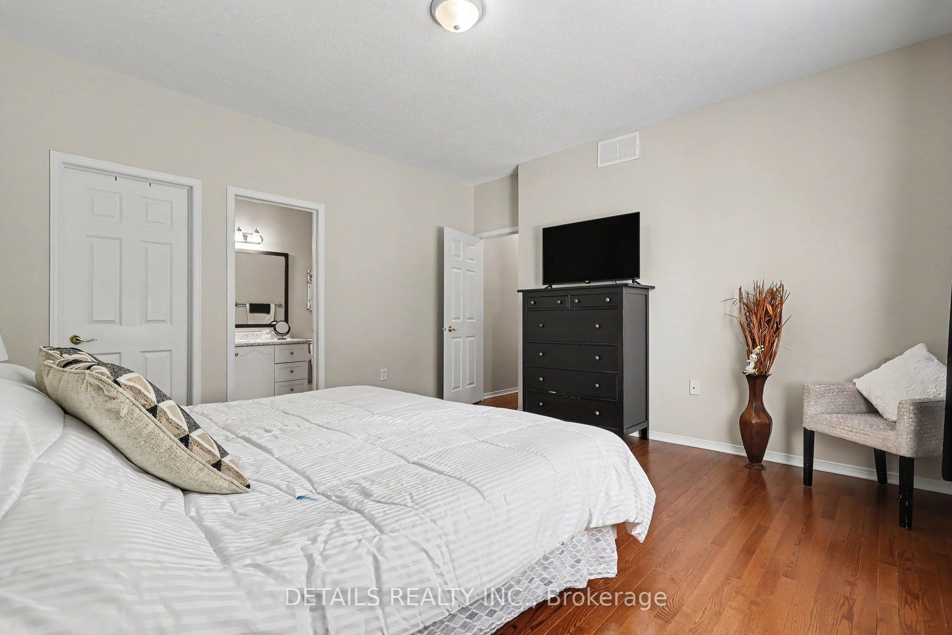 631 Country Trail Property Photo 17