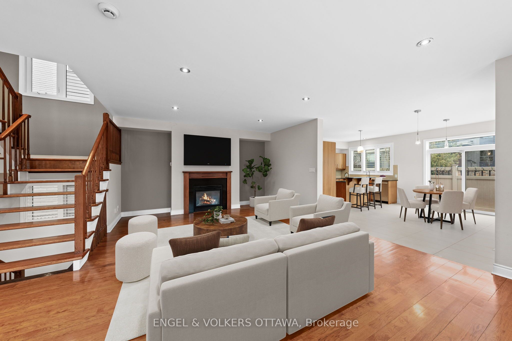 249 Atlantis Avenue Property Photo 4