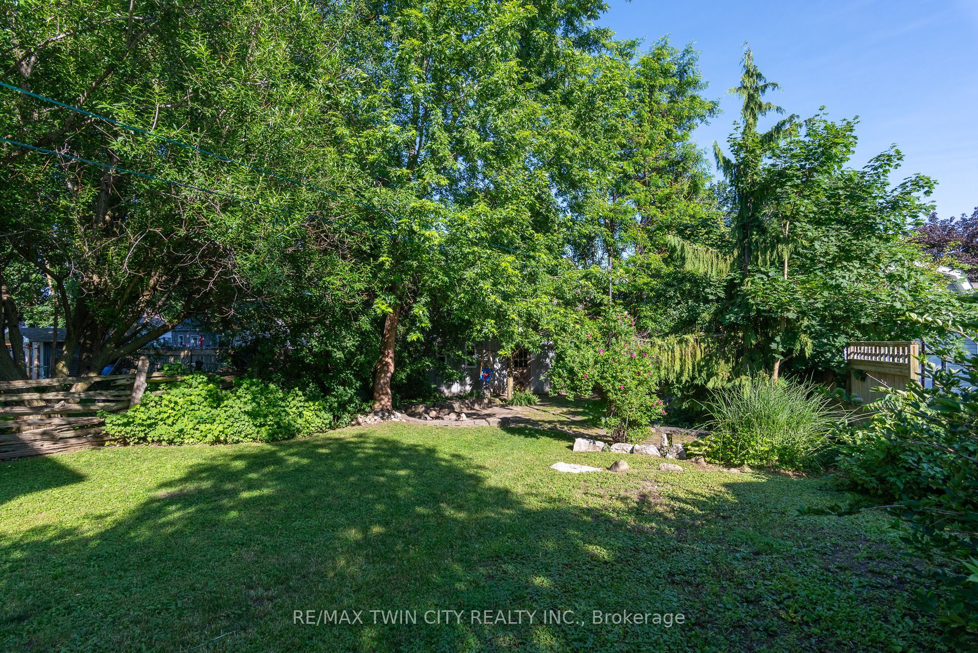 162 Parkside Drive E Property Photo 9