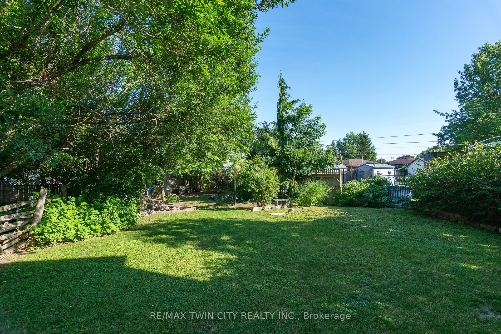 162 Parkside Drive E Property Photo 10