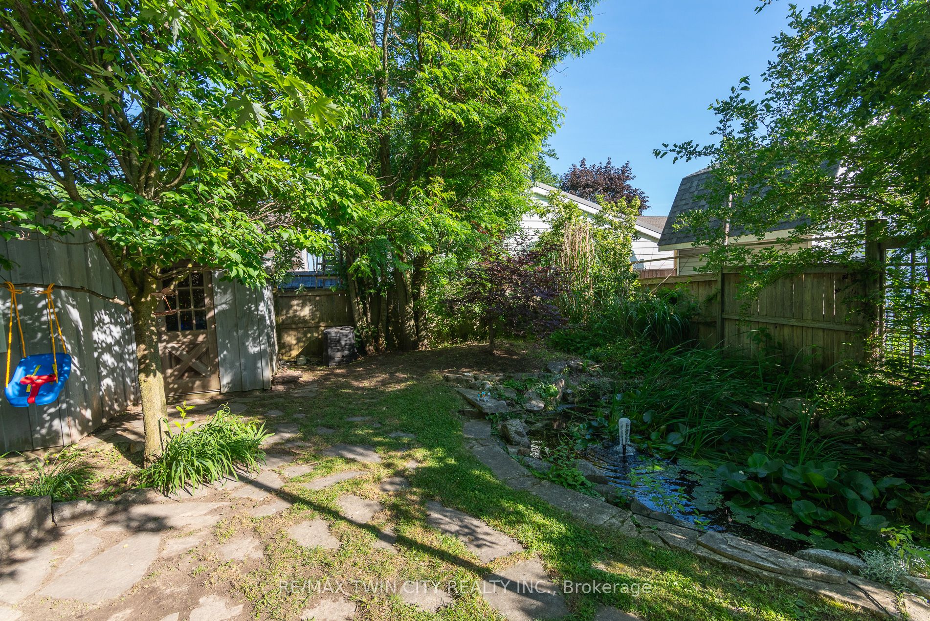 162 Parkside Drive E Property Photo 13