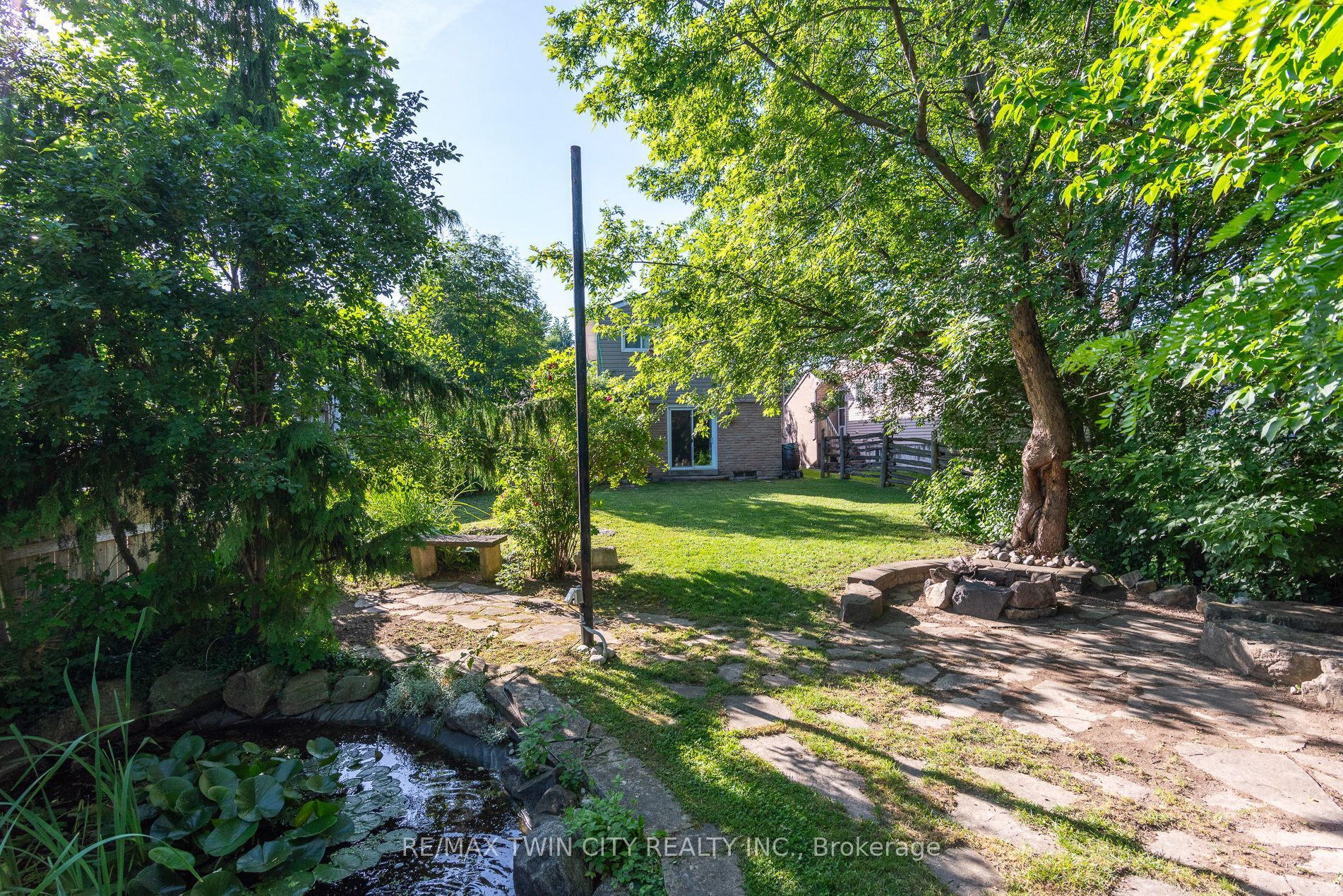 162 Parkside Drive E Property Photo 17