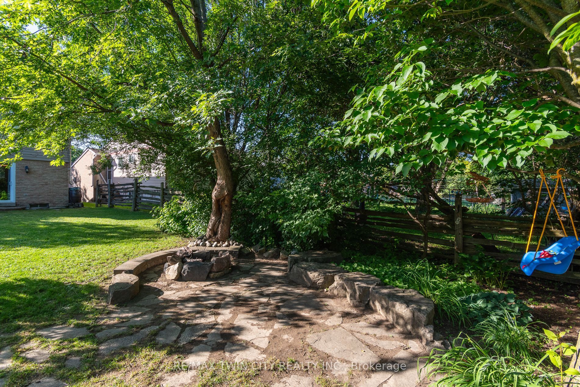 162 Parkside Drive E Property Photo 18
