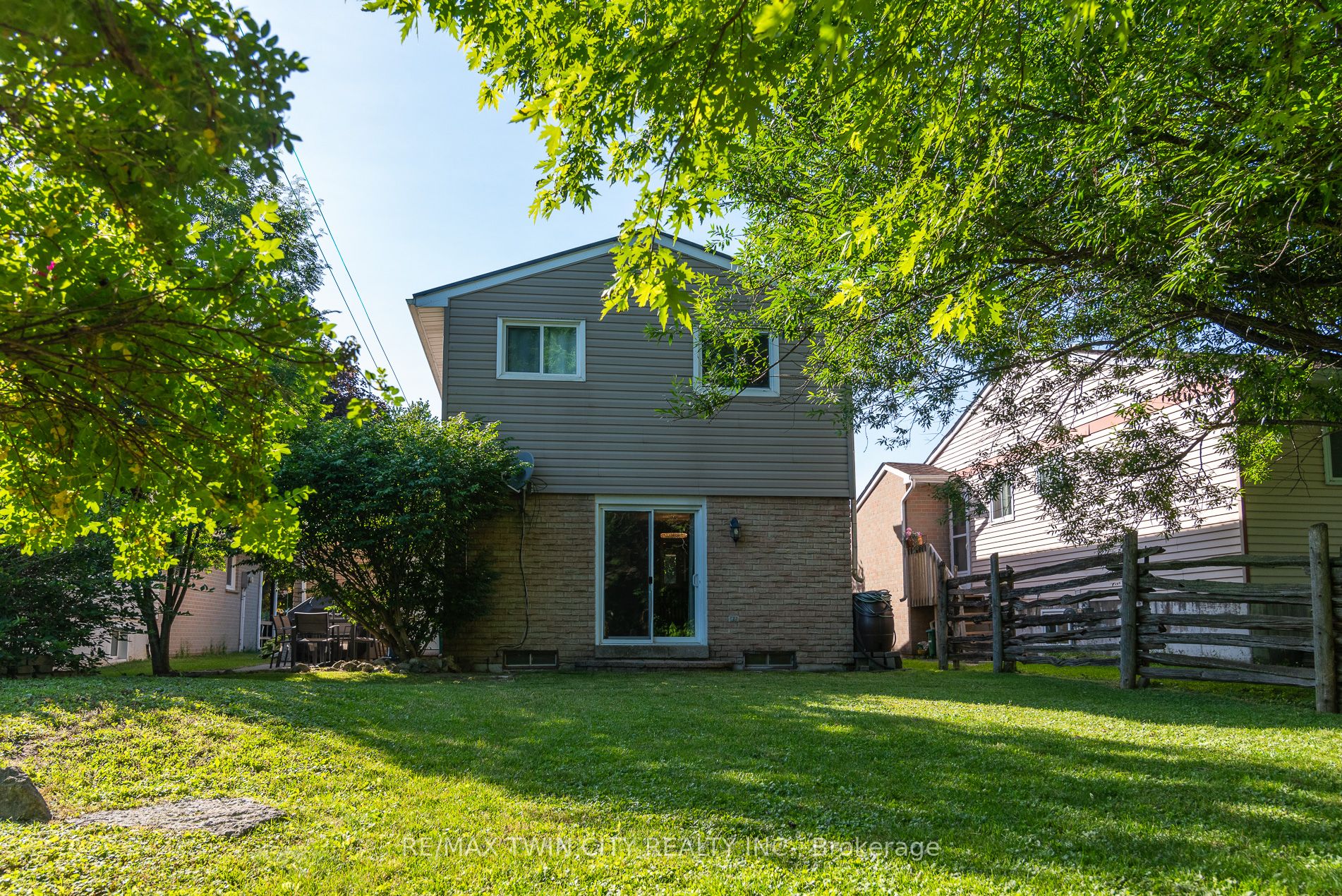 162 Parkside Drive E Property Photo 19