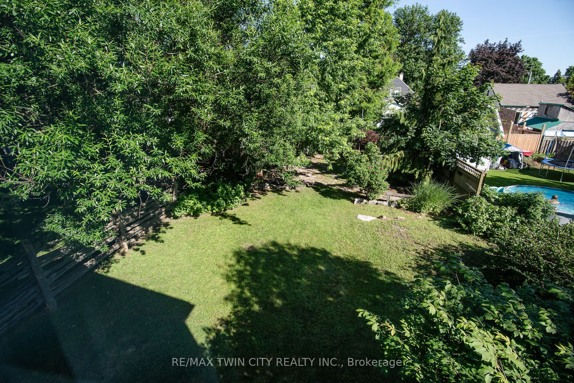162 Parkside Drive E Property Photo 20