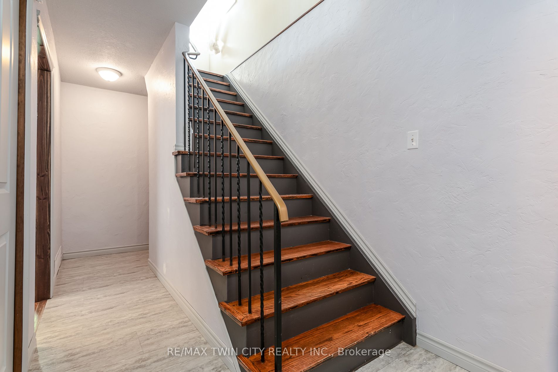 162 Parkside Drive E Property Photo 22
