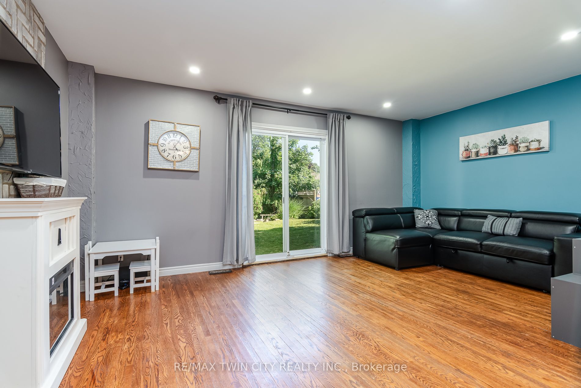 162 Parkside Drive E Property Photo 23
