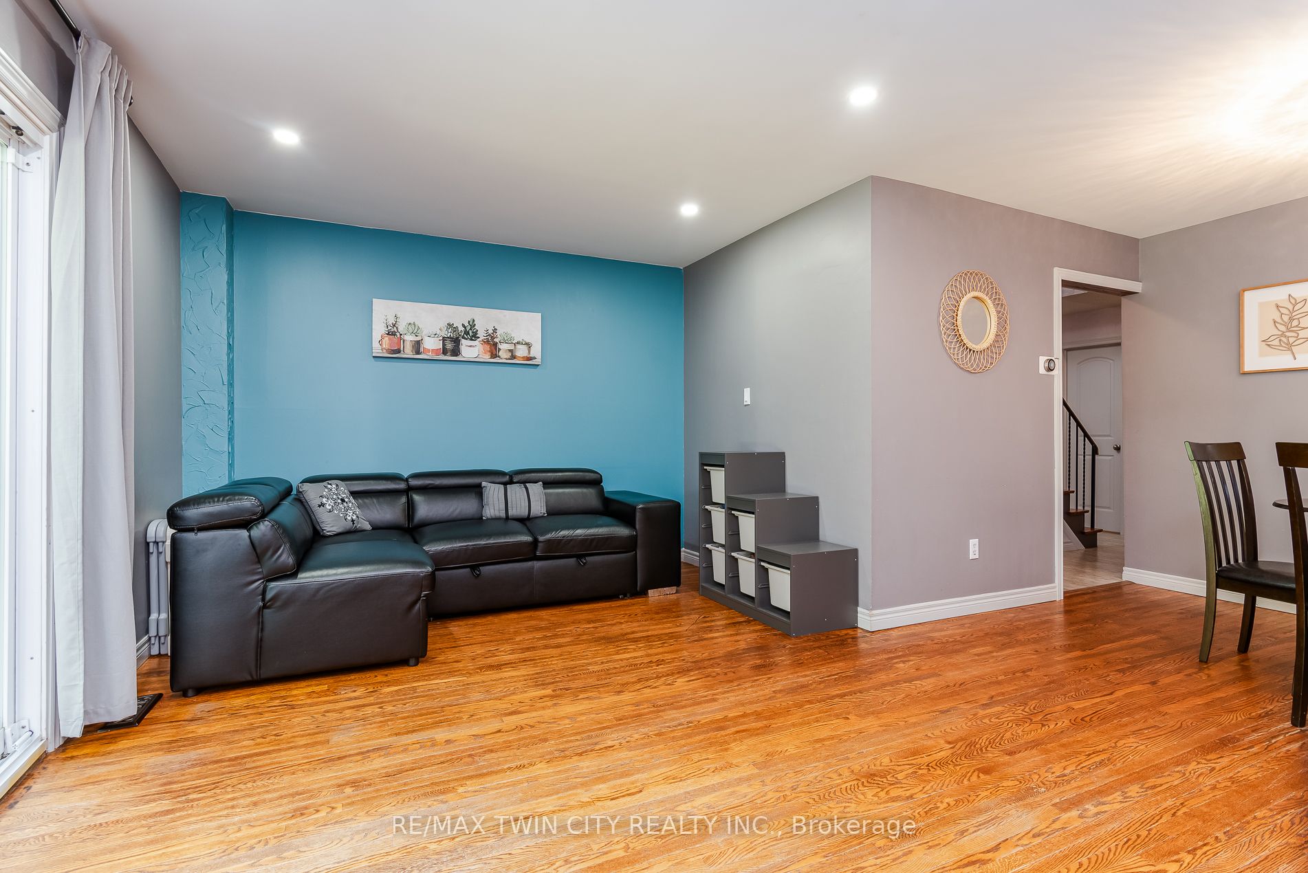 162 Parkside Drive E Property Photo 25