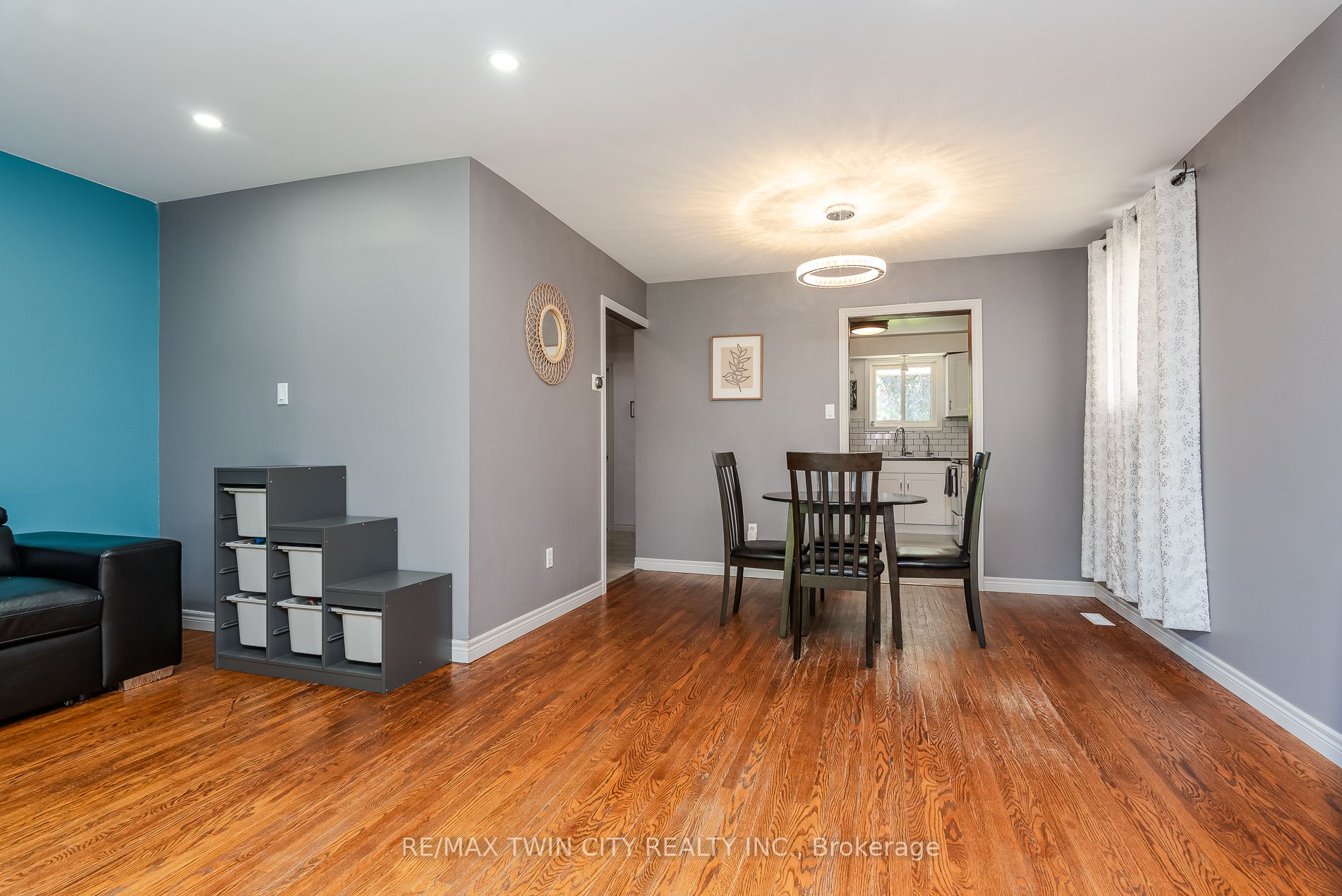 162 Parkside Drive E Property Photo 26