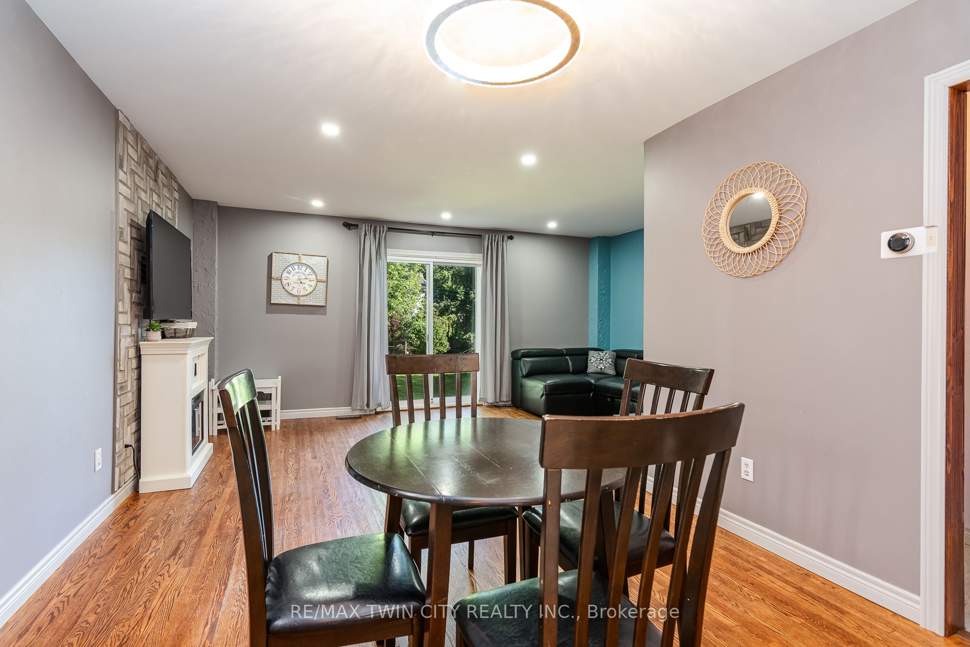 162 Parkside Drive E Property Photo 31