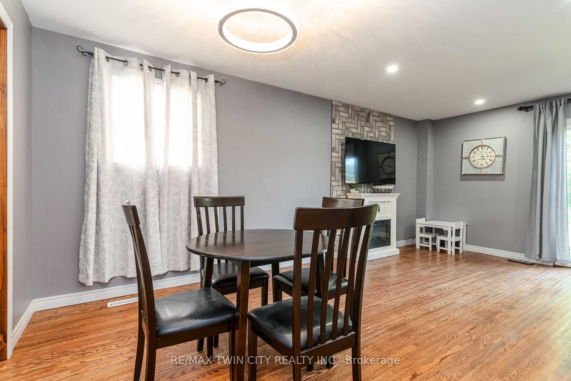 162 Parkside Drive E Property Photo 32