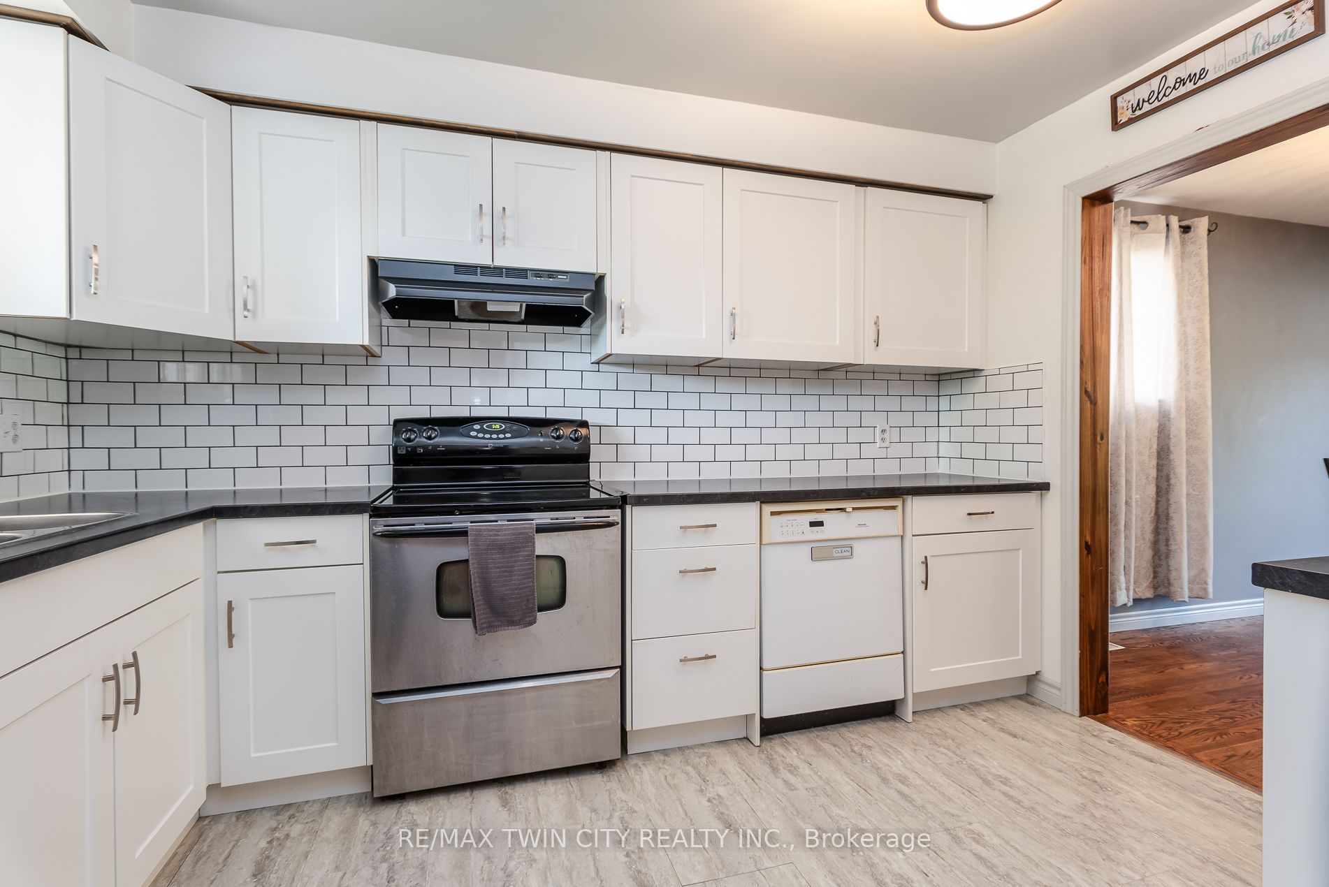162 Parkside Drive E Property Photo 33