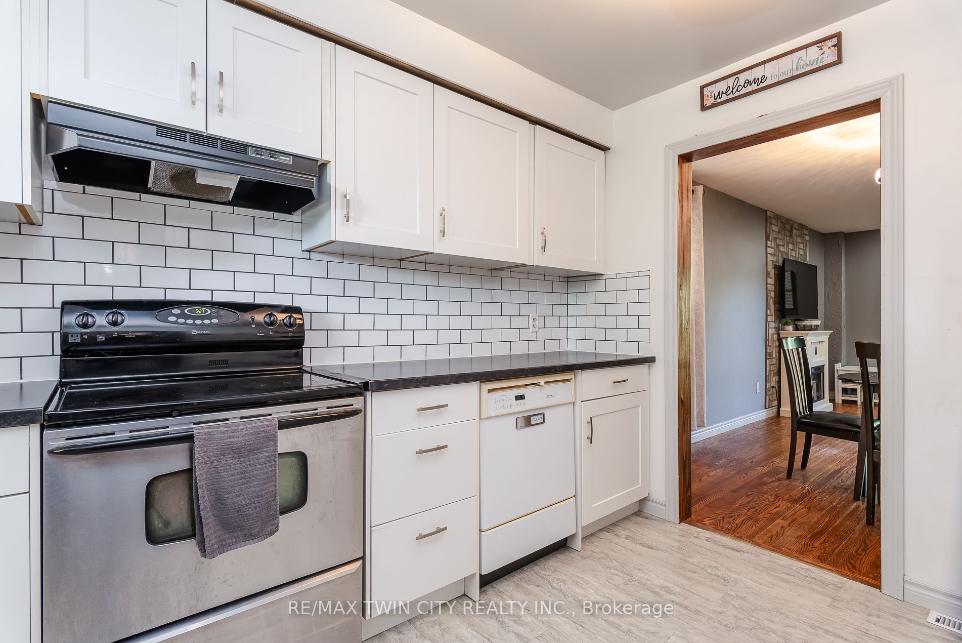 162 Parkside Drive E Property Photo 34