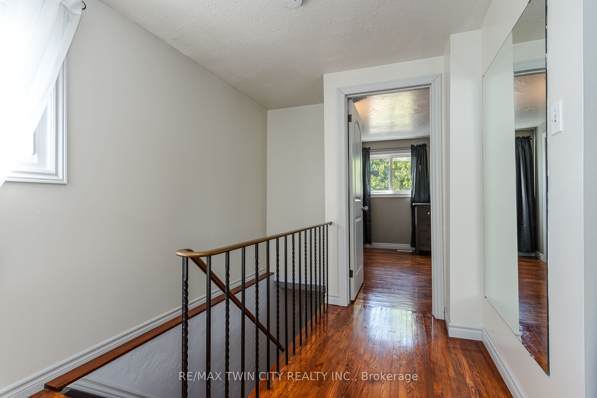 162 Parkside Drive E Property Photo 38