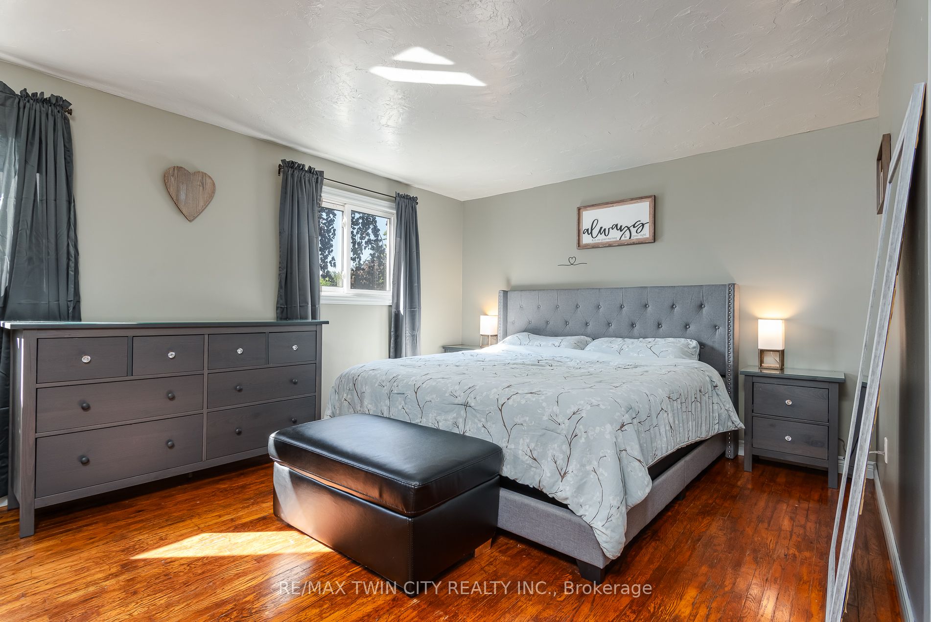 162 Parkside Drive E Property Photo 39