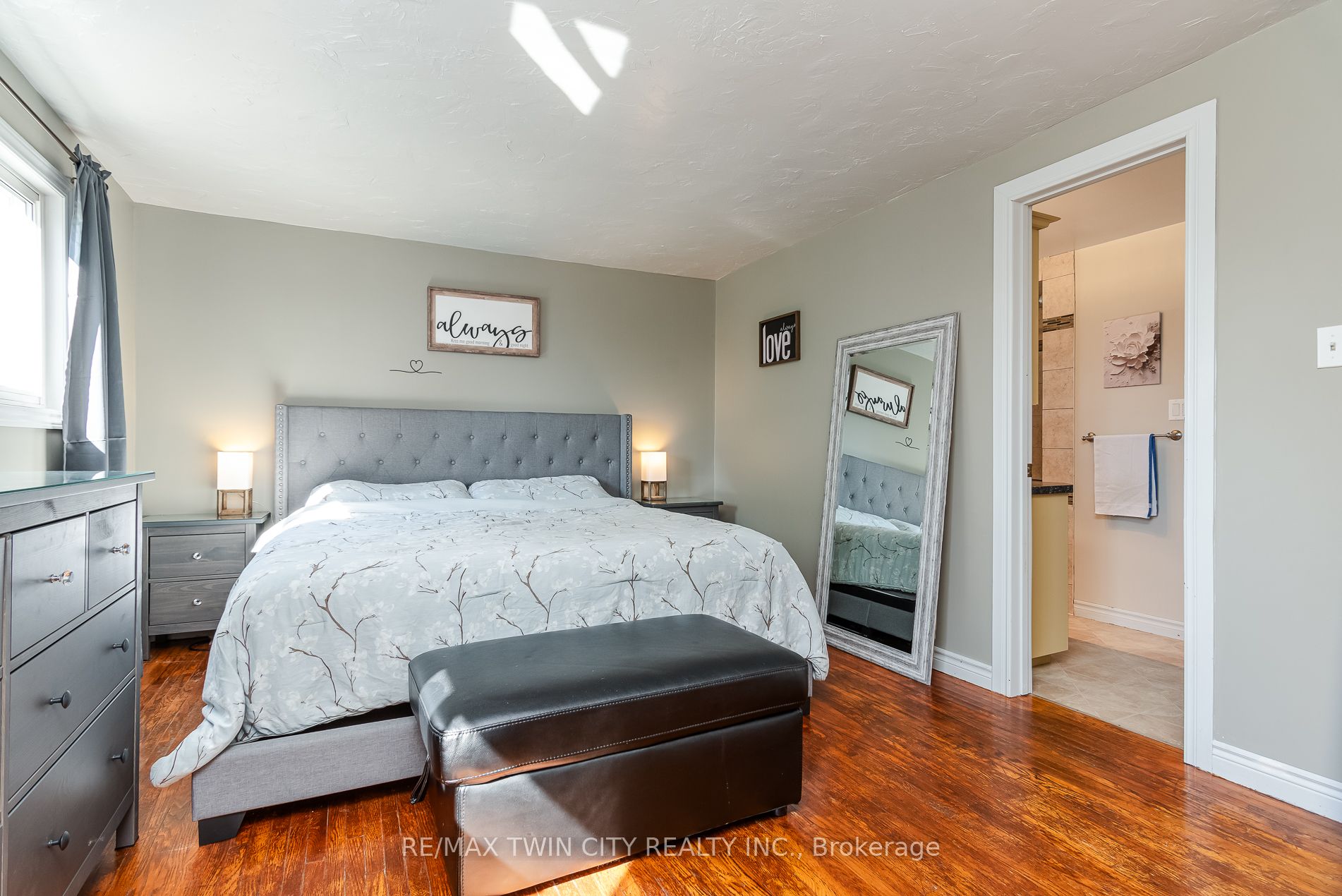 162 Parkside Drive E Property Photo 40