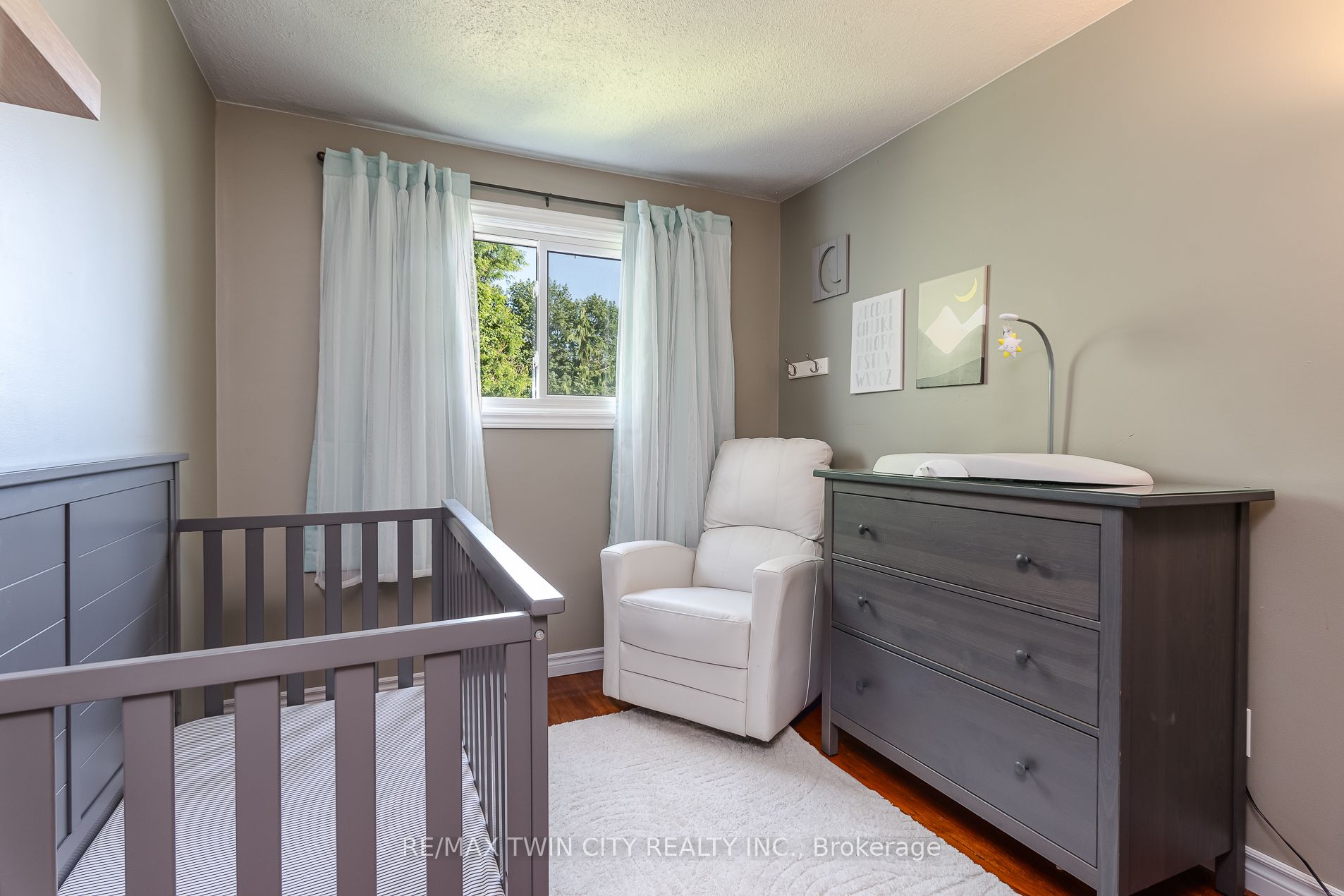 162 Parkside Drive E Property Photo 42