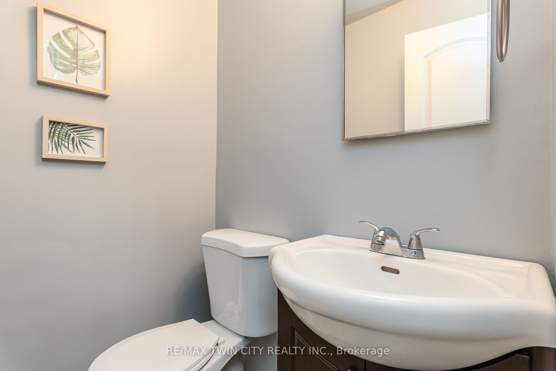 162 Parkside Drive E Property Photo 44