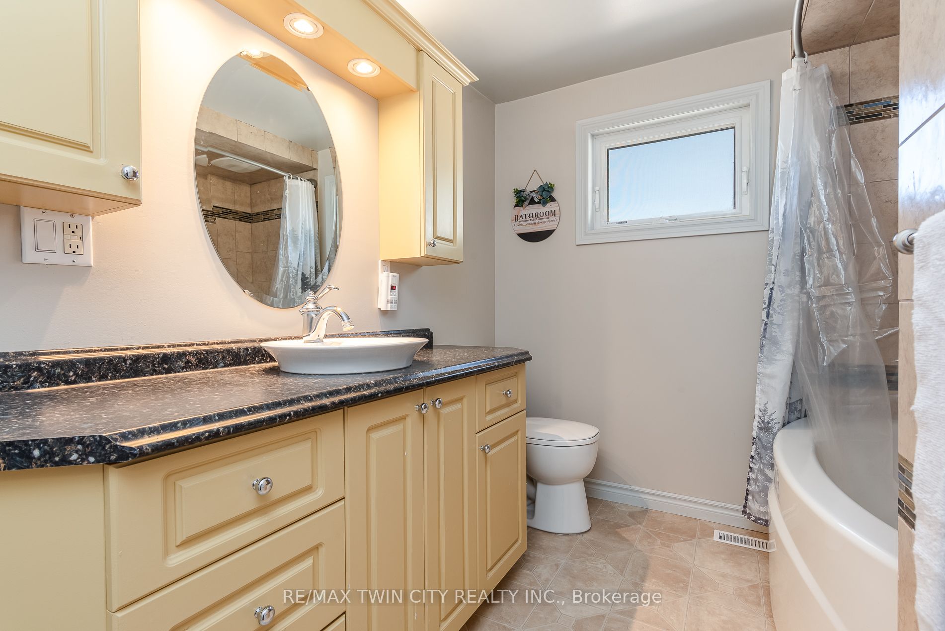 162 Parkside Drive E Property Photo 47
