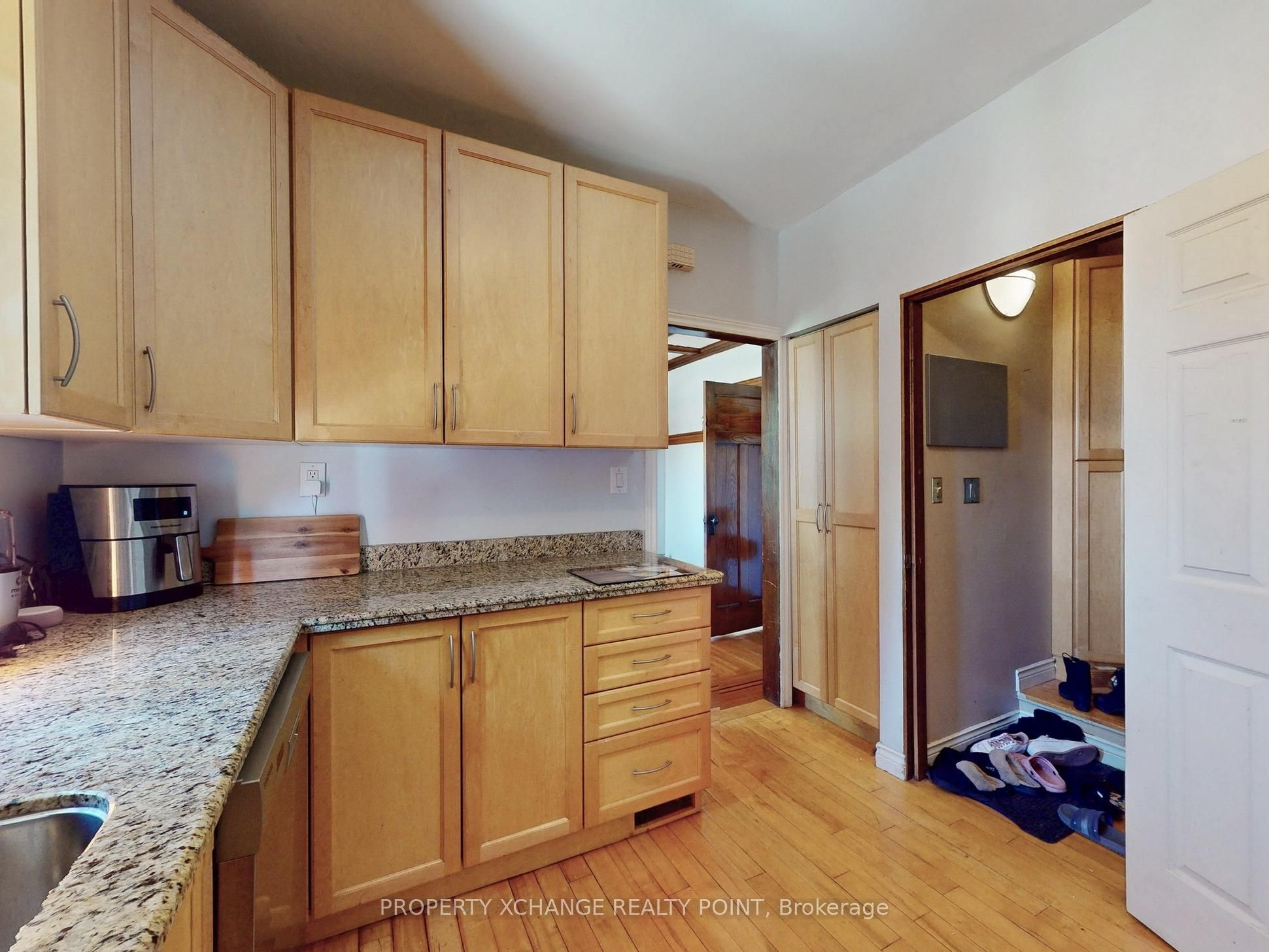 1408 King Street E Property Photo 23