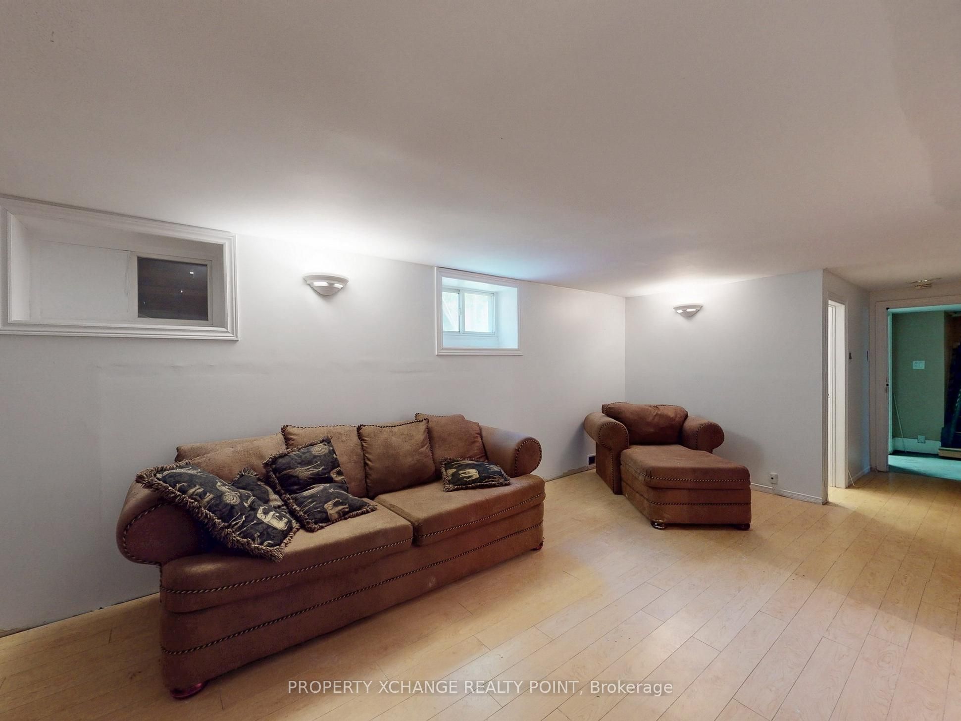 1408 King Street E Property Photo 33