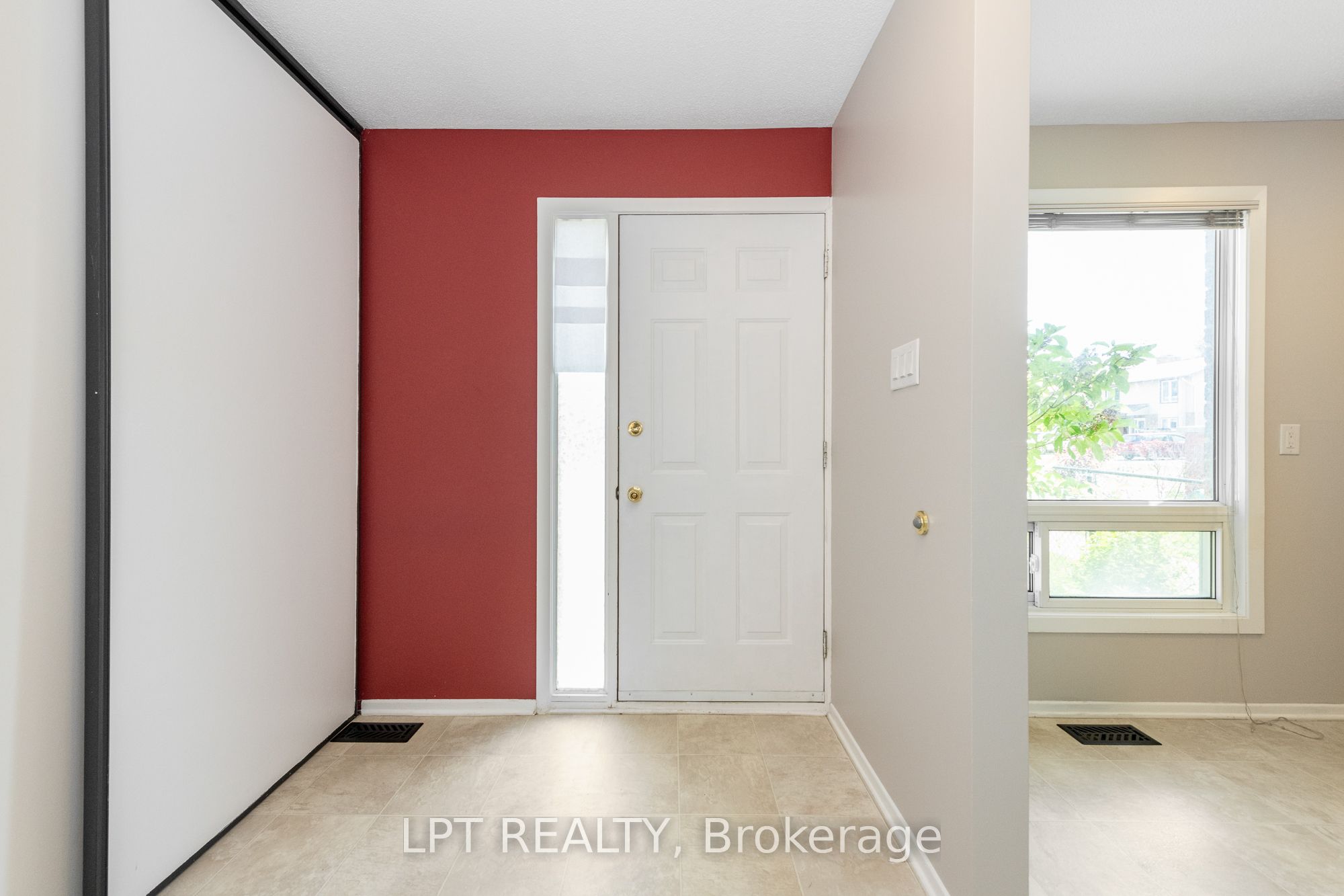2286 Cotters Crescent Property Photo 3