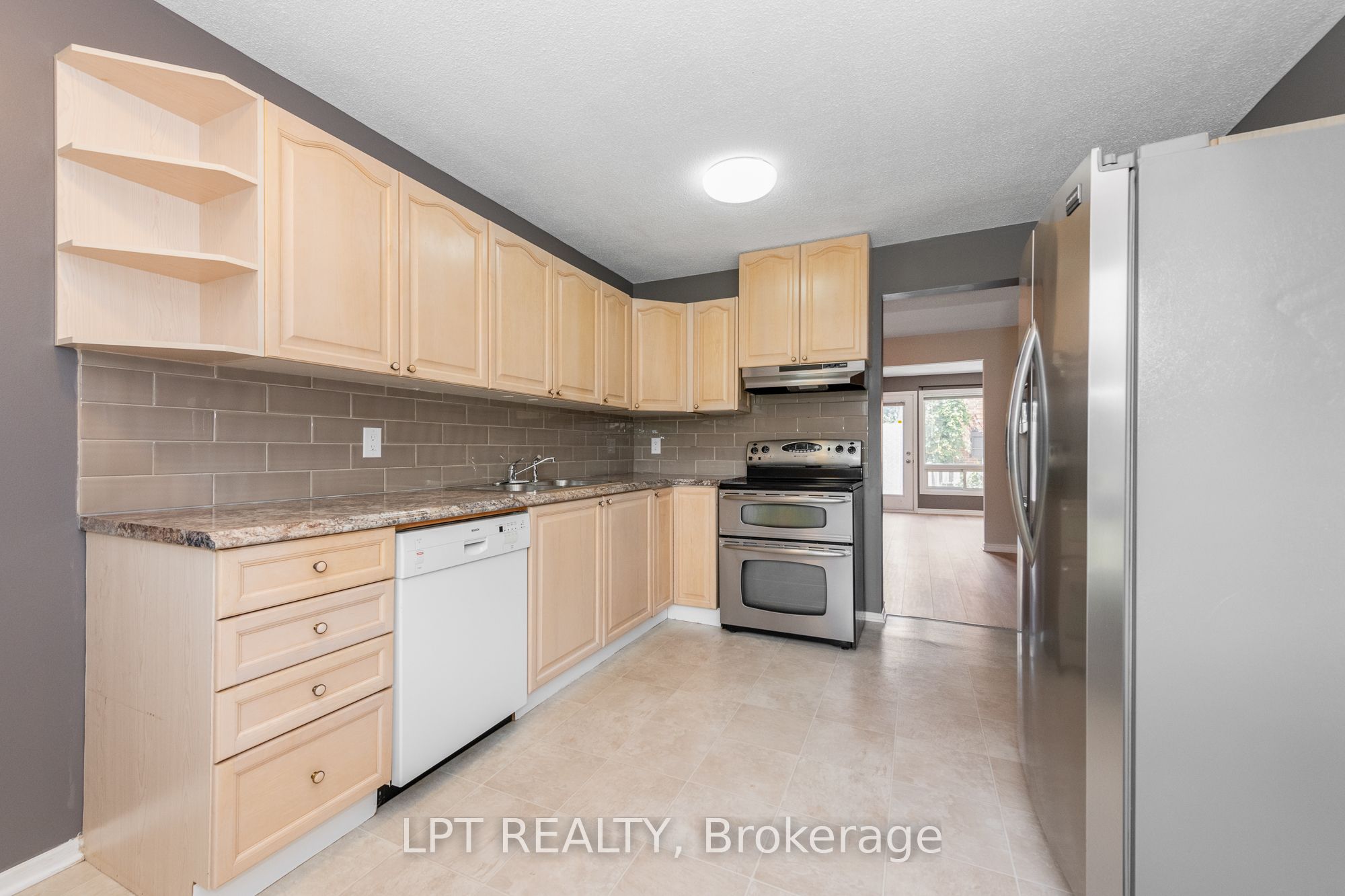 2286 Cotters Crescent Property Photo 4