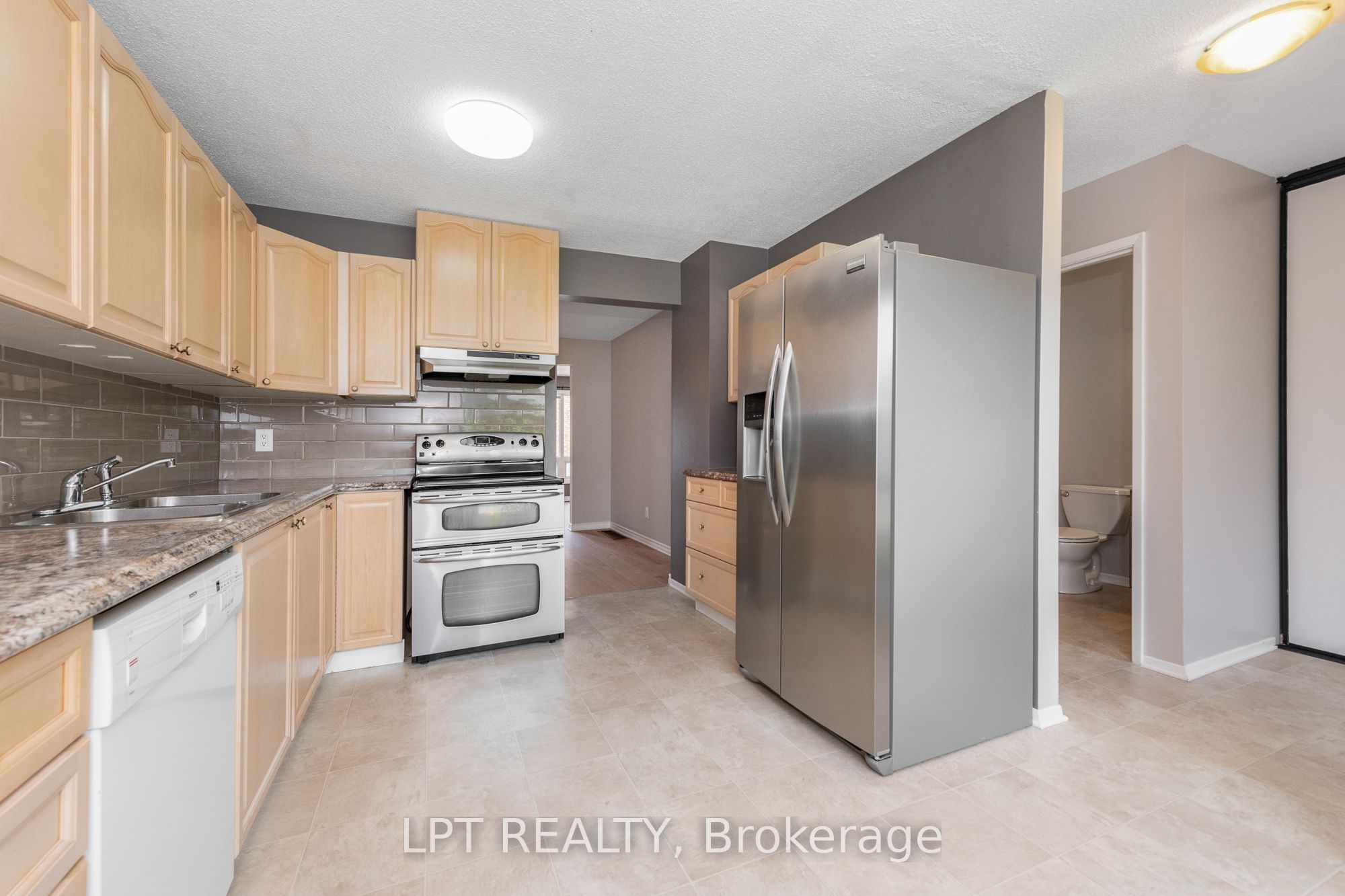 2286 Cotters Crescent Property Photo 5
