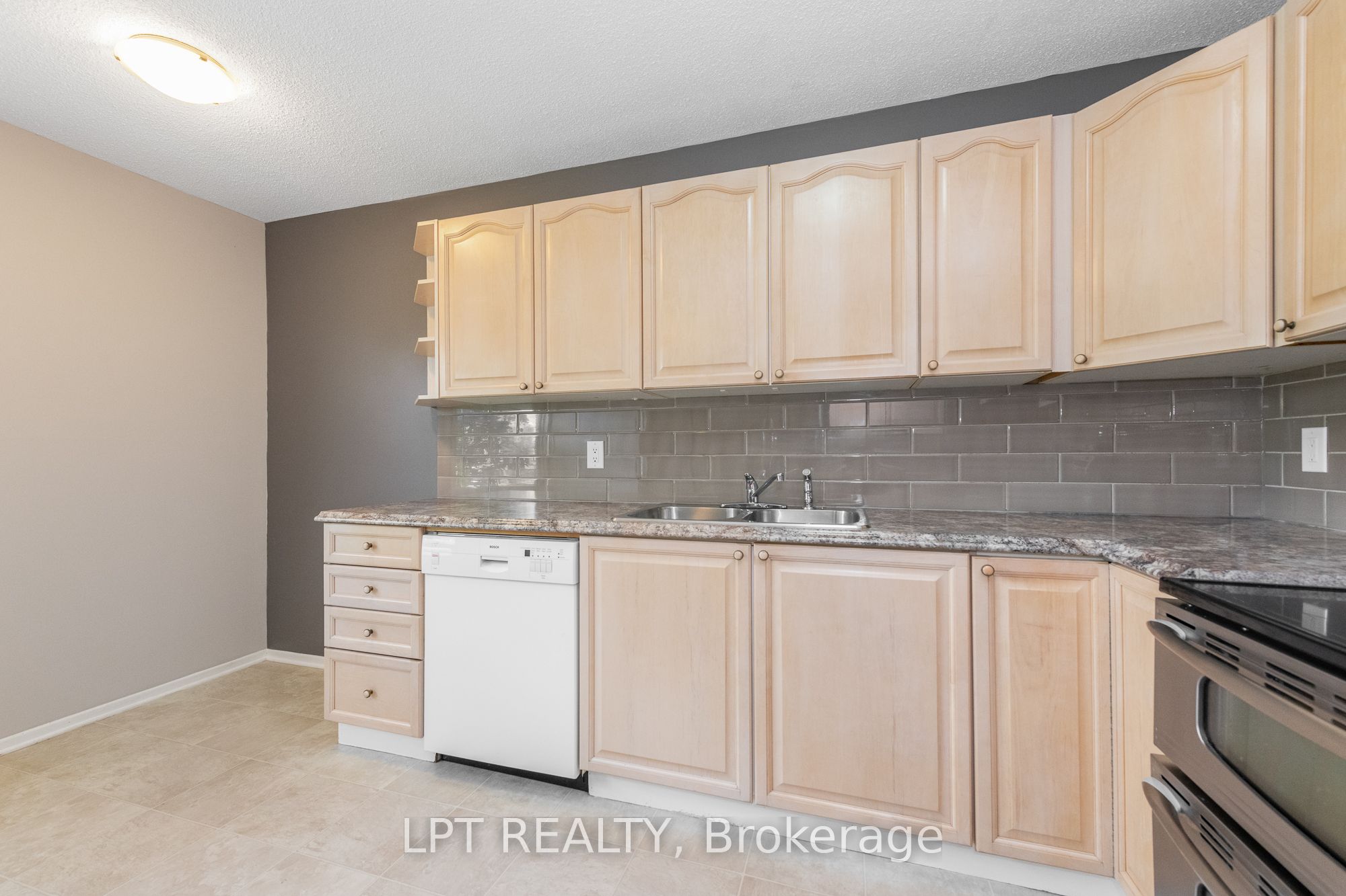 2286 Cotters Crescent Property Photo 6