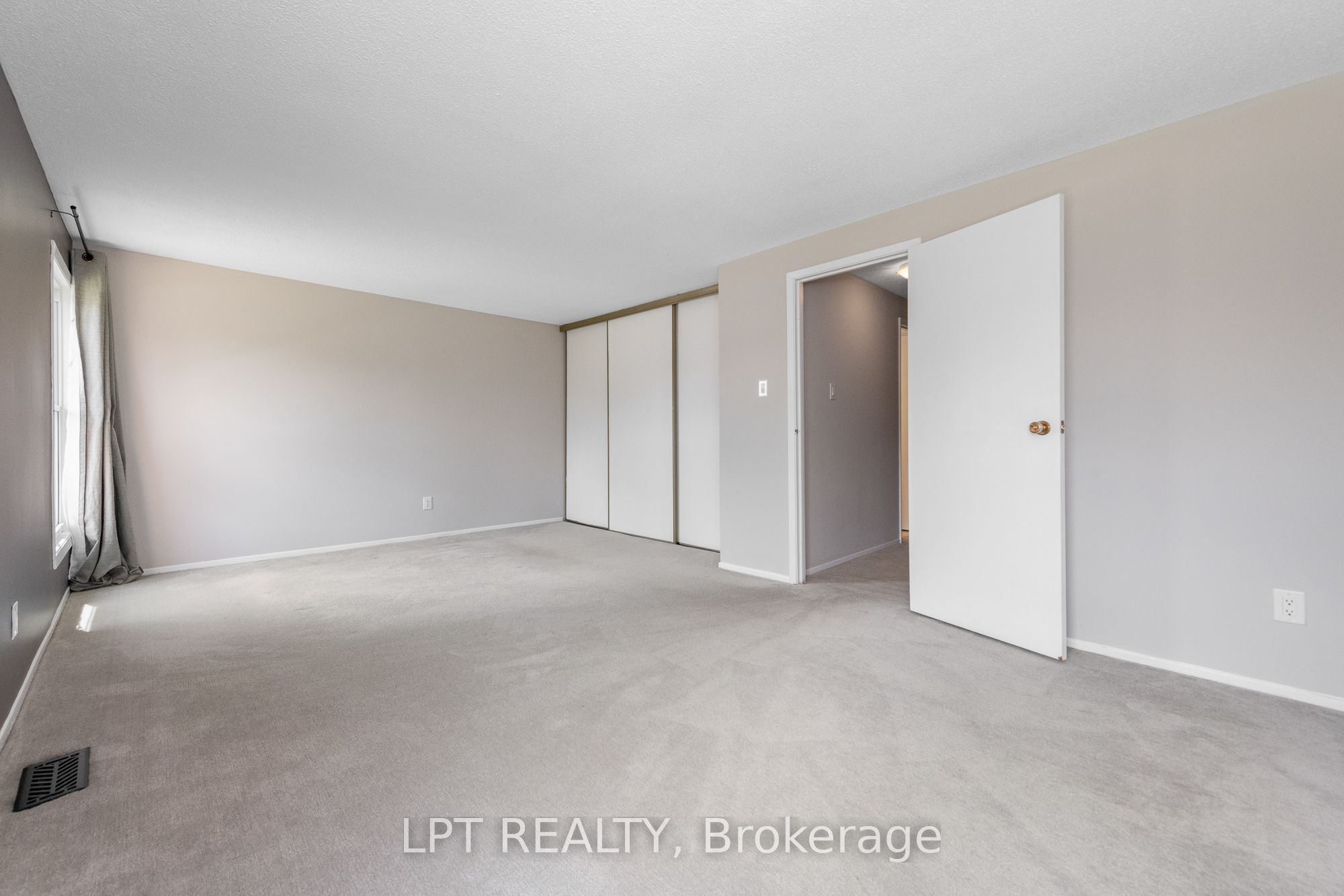 2286 Cotters Crescent Property Photo 15