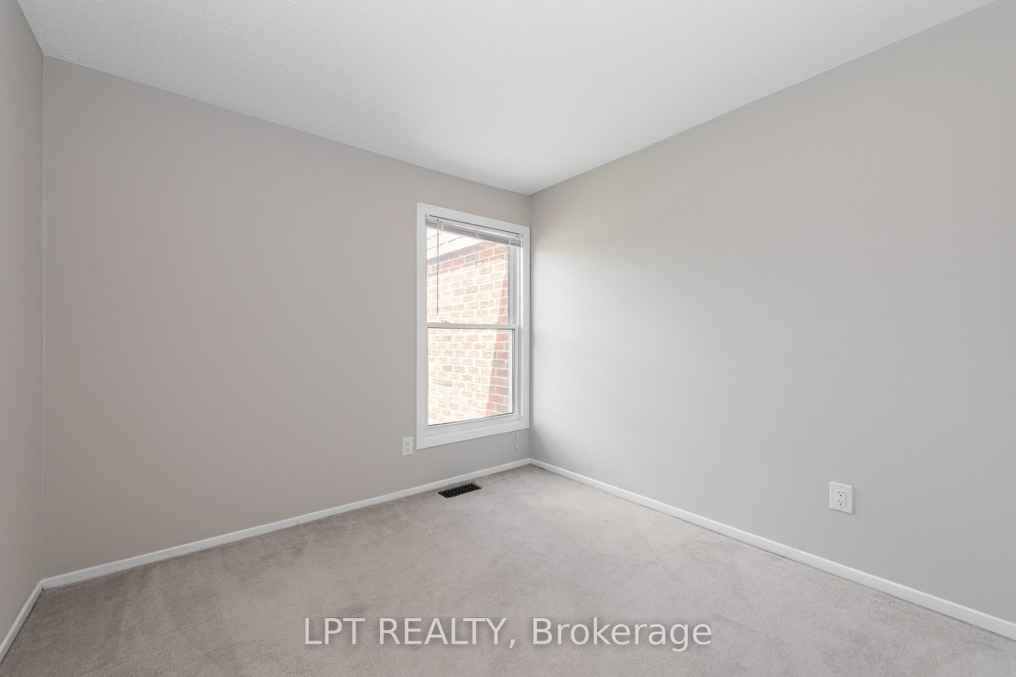 2286 Cotters Crescent Property Photo 17