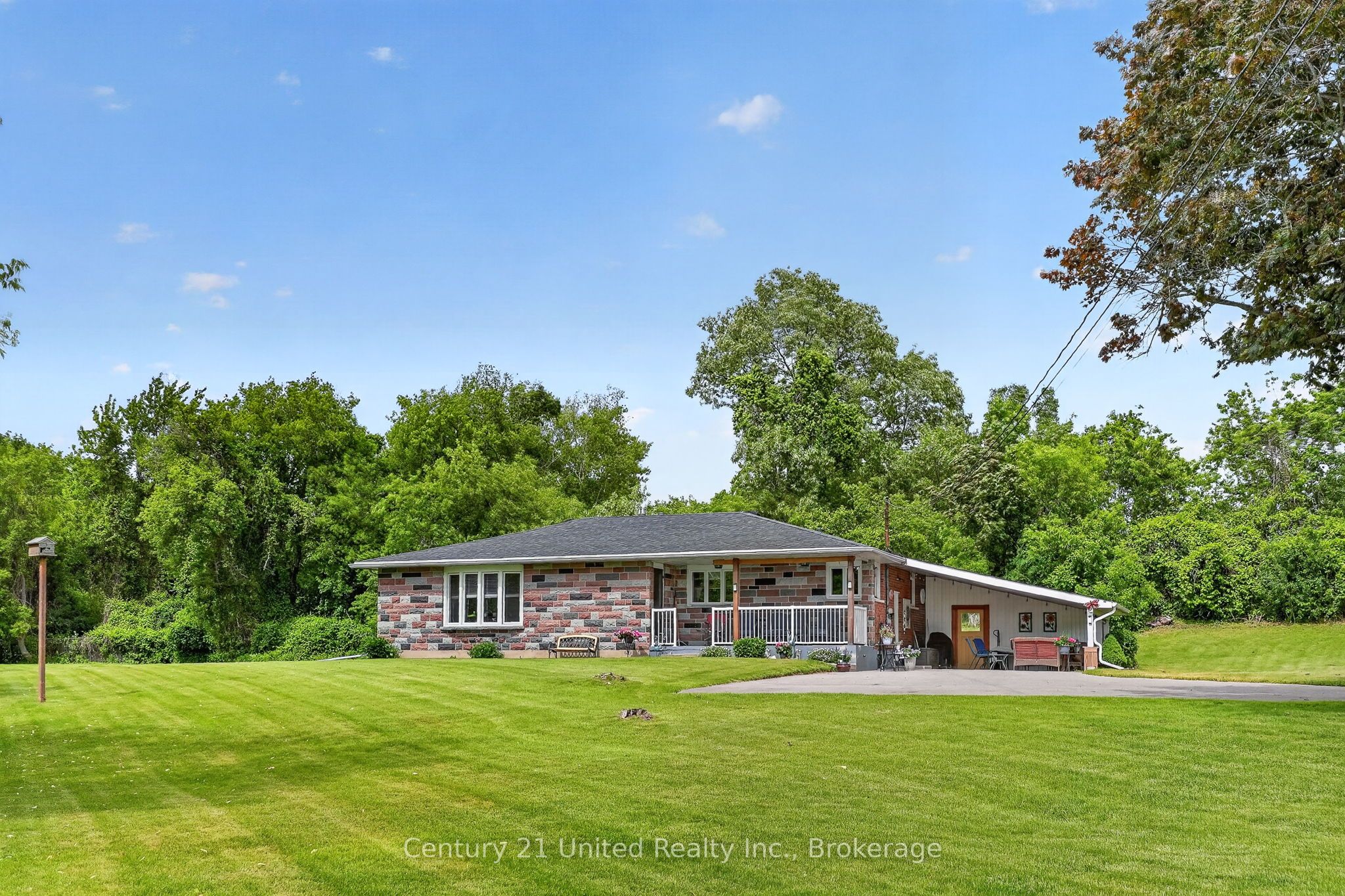 670 William Street Property Photo 11