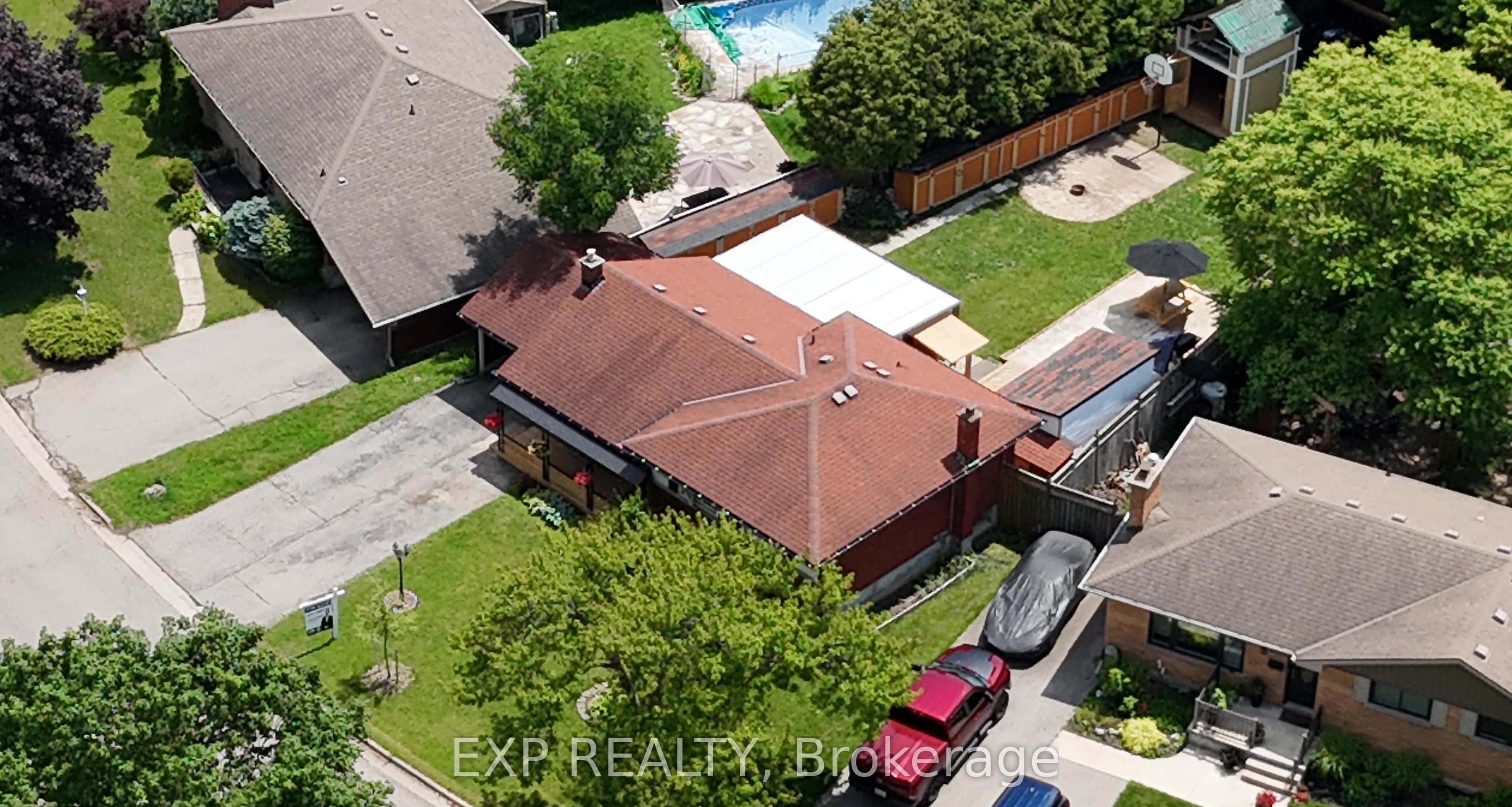 438 Magnolia Crescent Property Photo 2