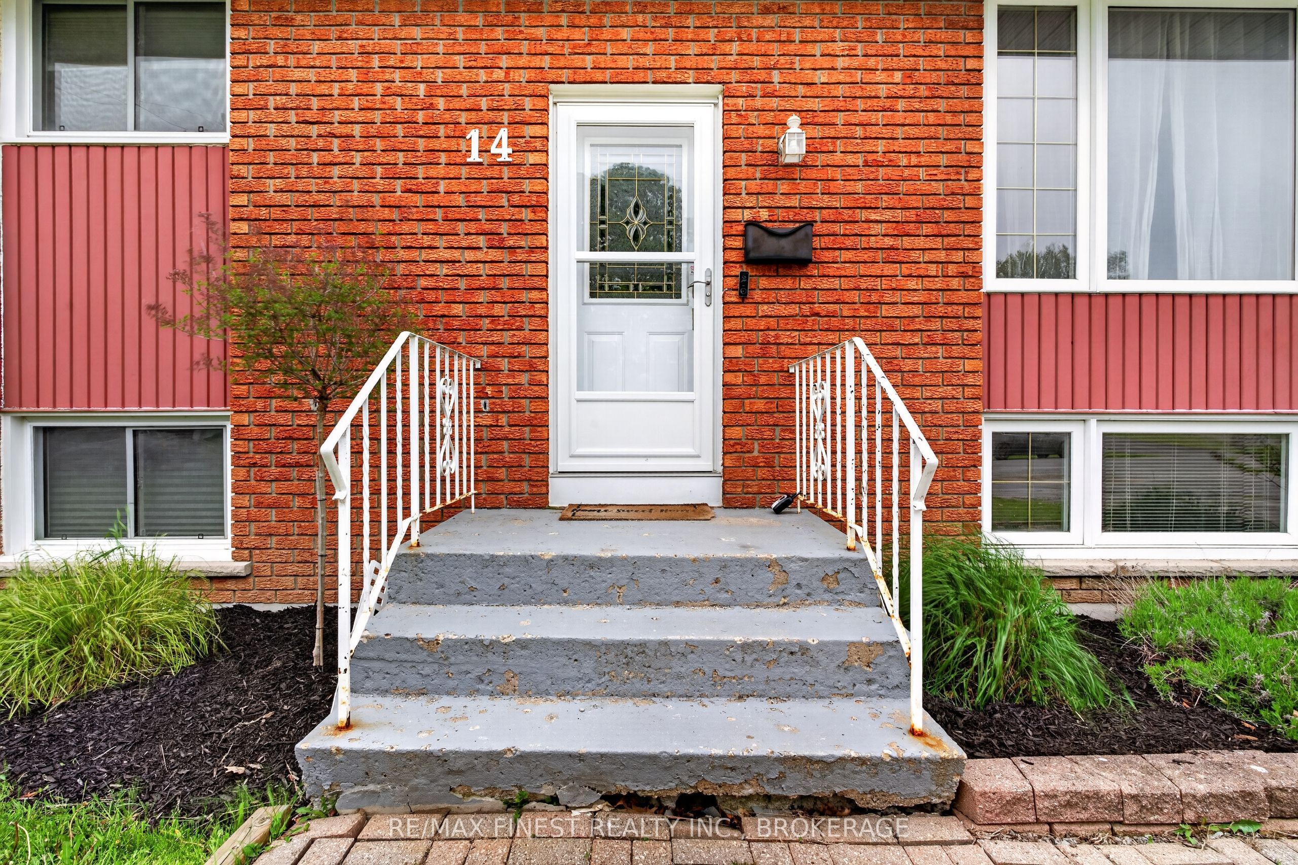 14 Chesterfield Drive Property Photo 4