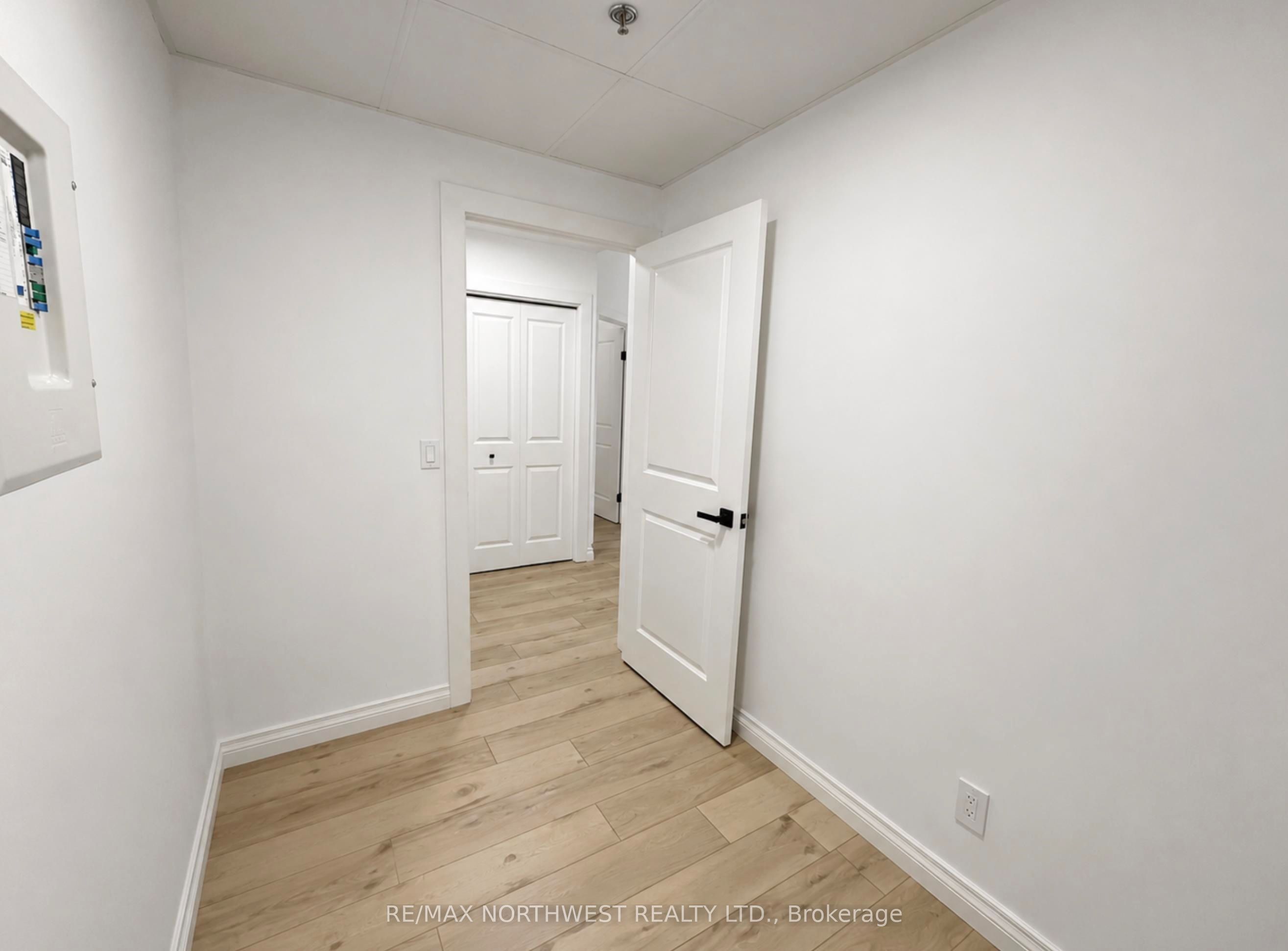 604 - 5 Bay Road Property Photo 4
