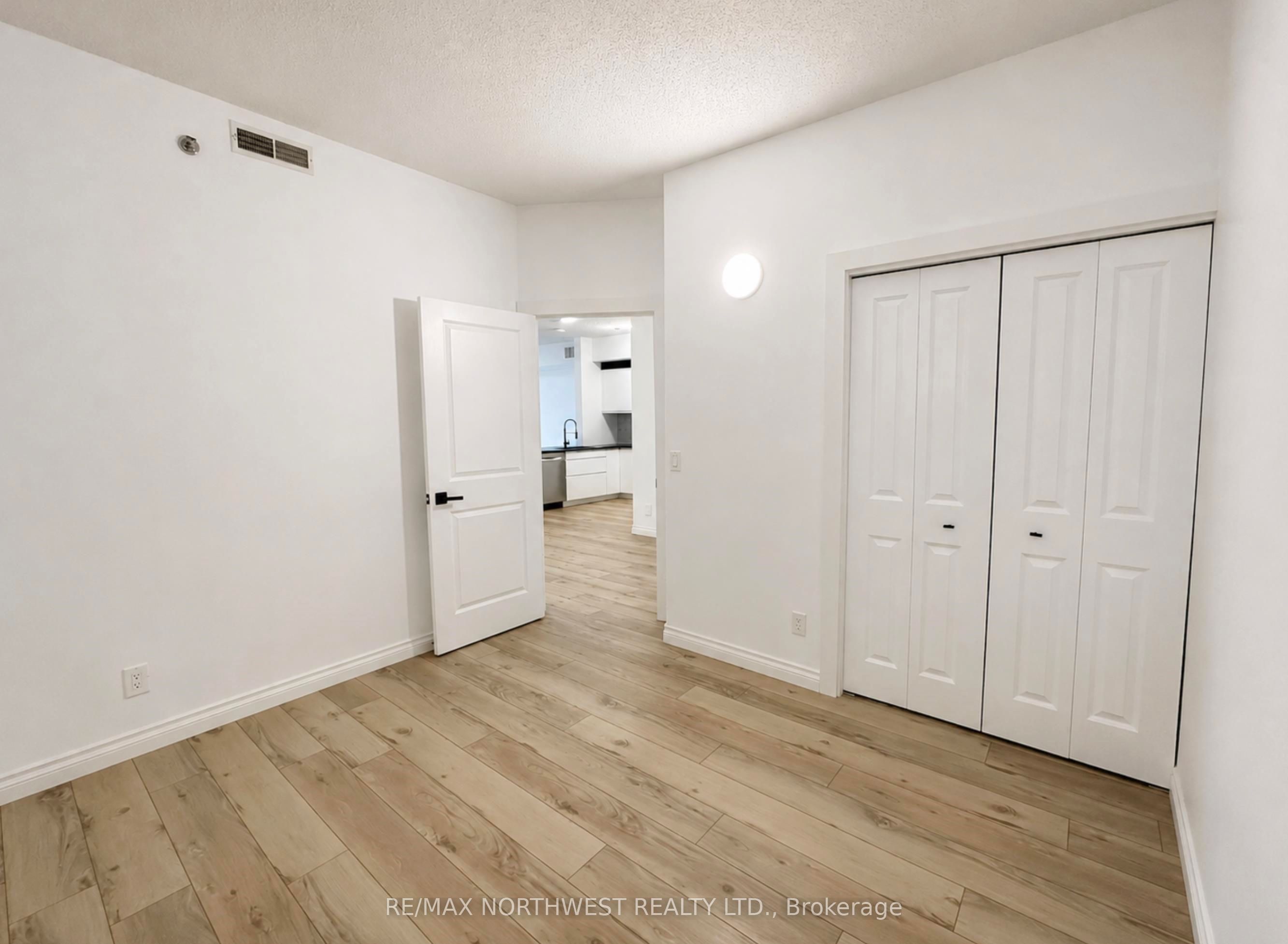 604 - 5 Bay Road Property Photo 7