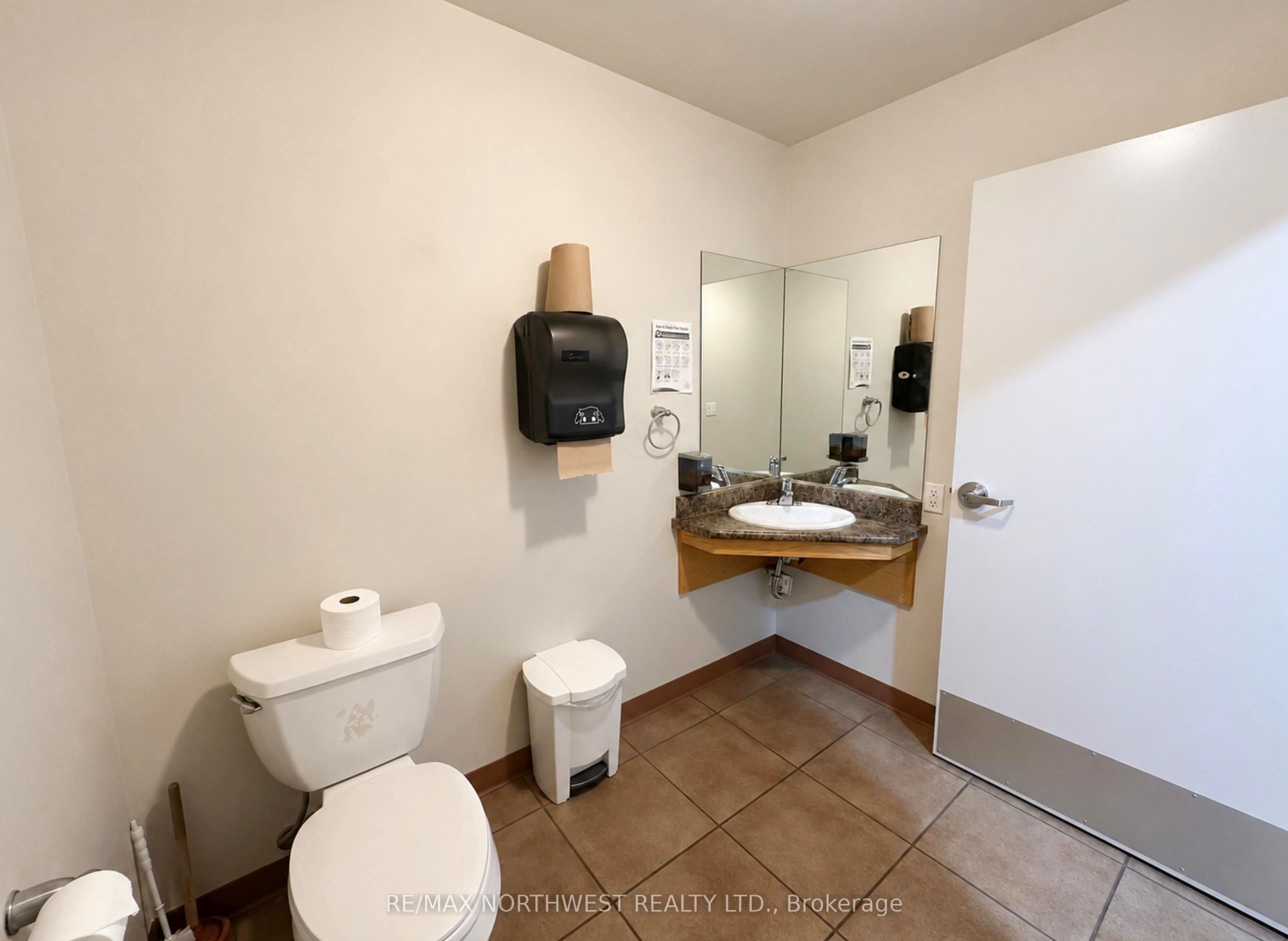 604 - 5 Bay Road Property Photo 22