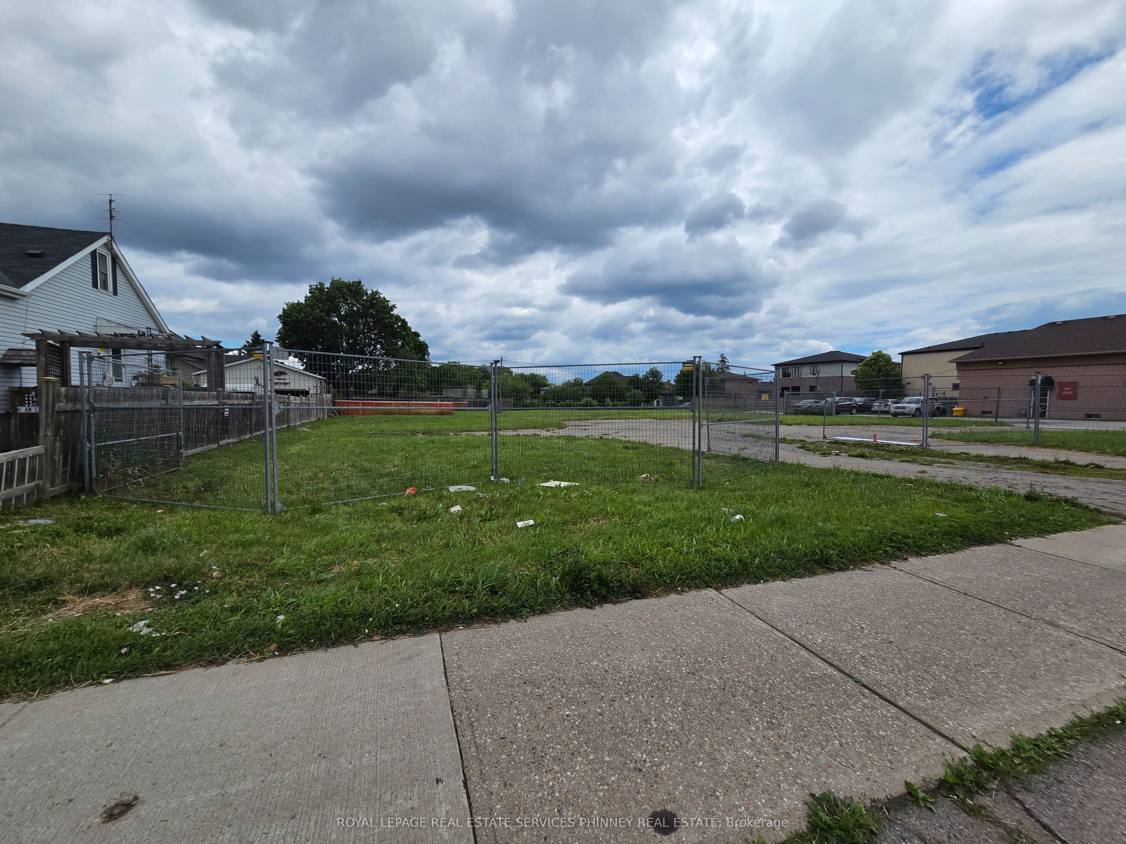 423 Highway 8 Property Photo 1
