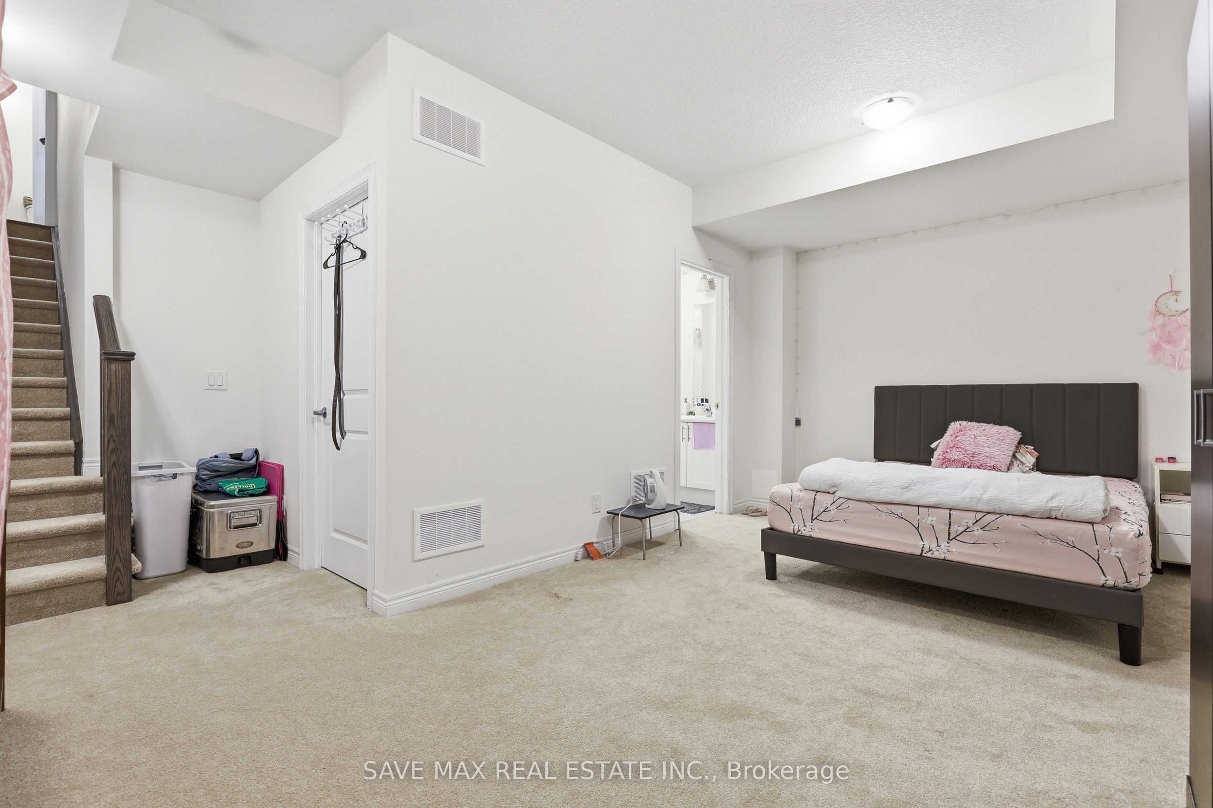 216 Broadacre Drive Property Photo 14
