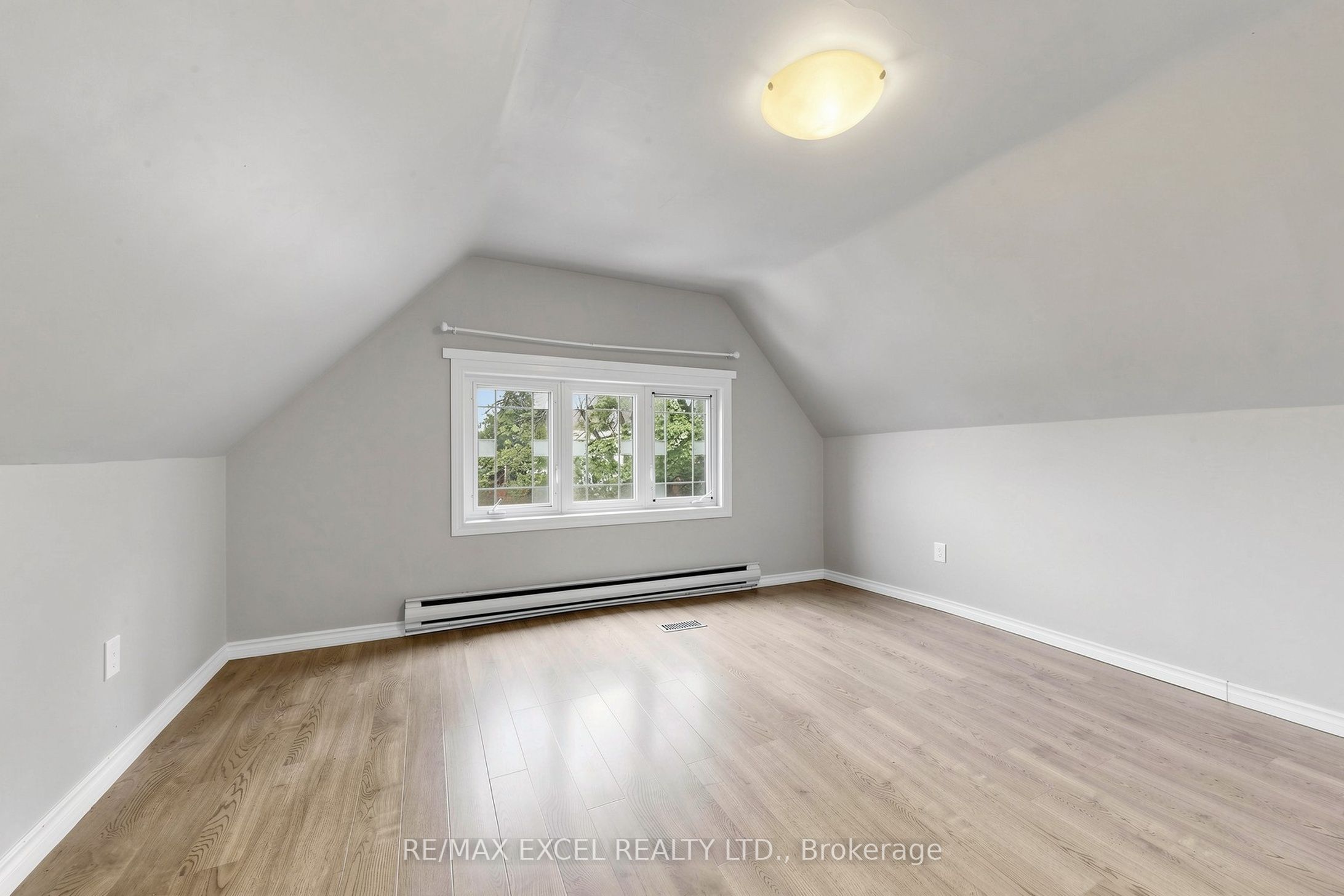 259 Victoria Avenue N Third Property Photo 12