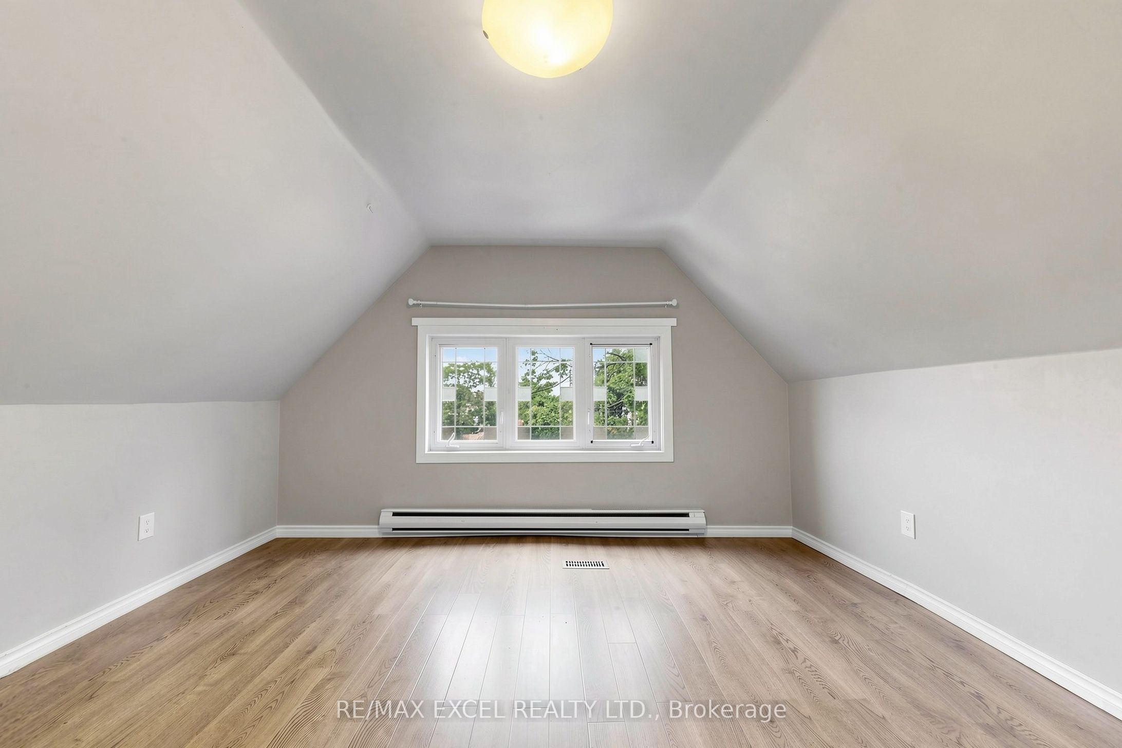 259 Victoria Avenue N Third Property Photo 14