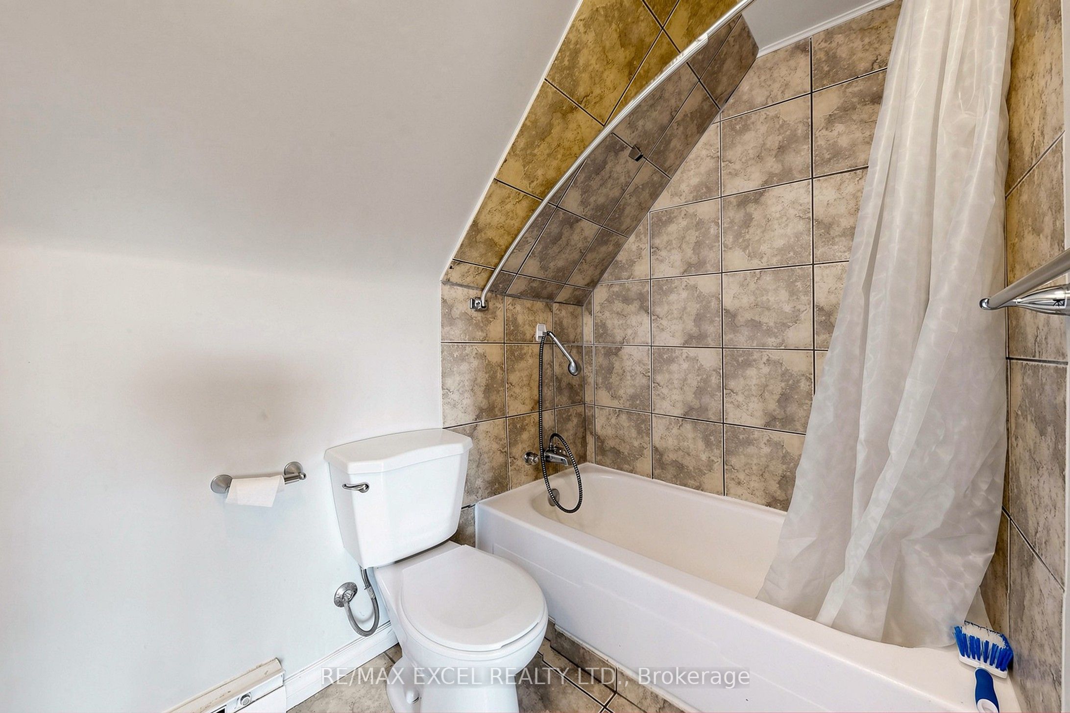 259 Victoria Avenue N Third Property Photo 17
