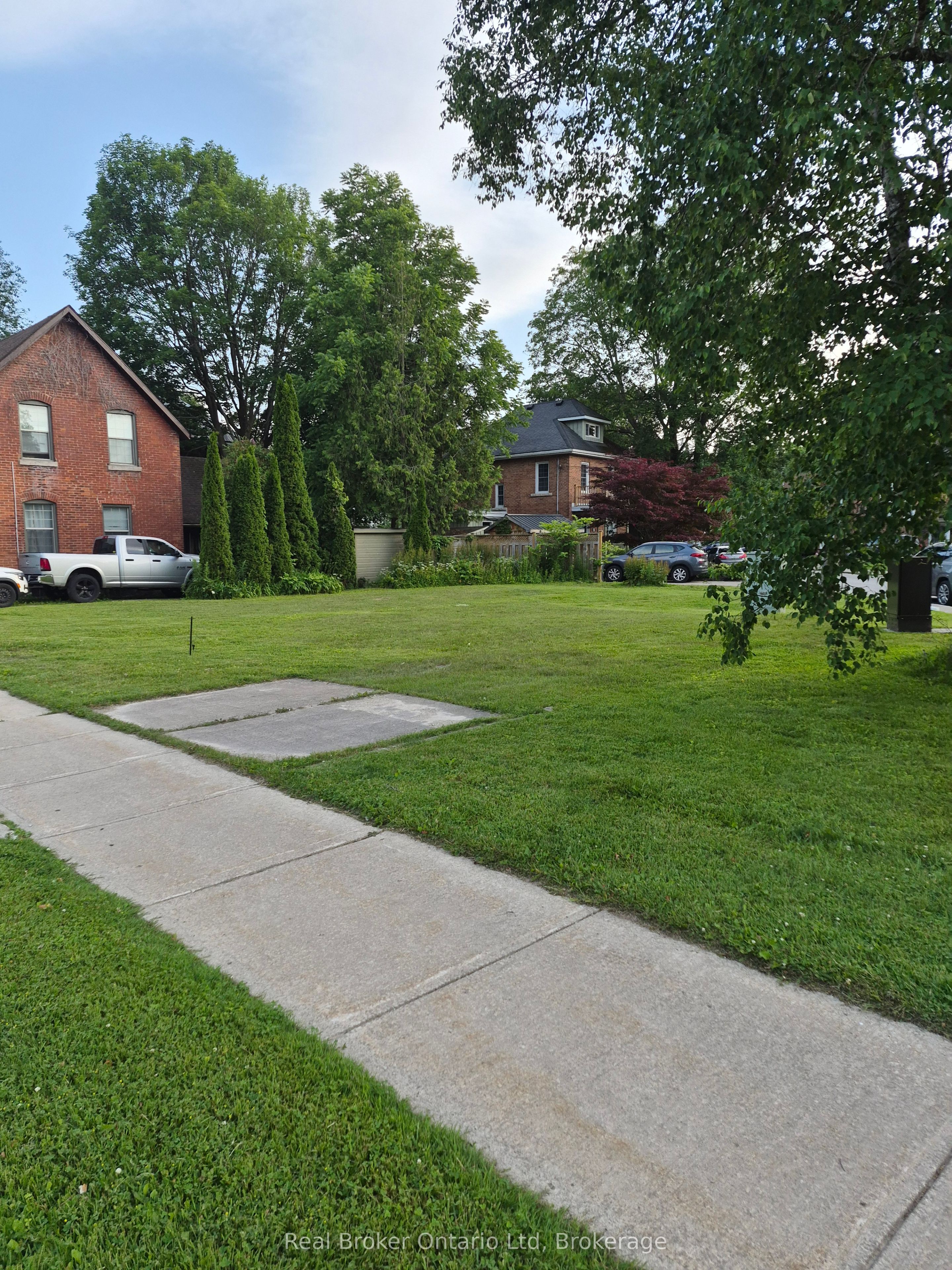 586 & 590 2nd Avenue E Property Photo 1