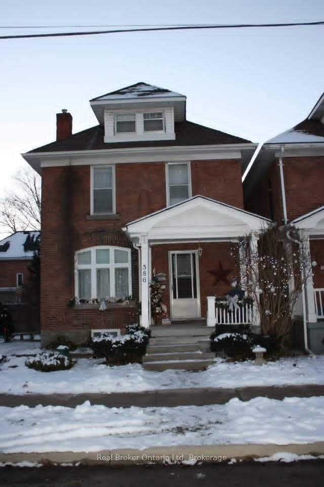 586 & 590 2nd Avenue E Property Photo 7