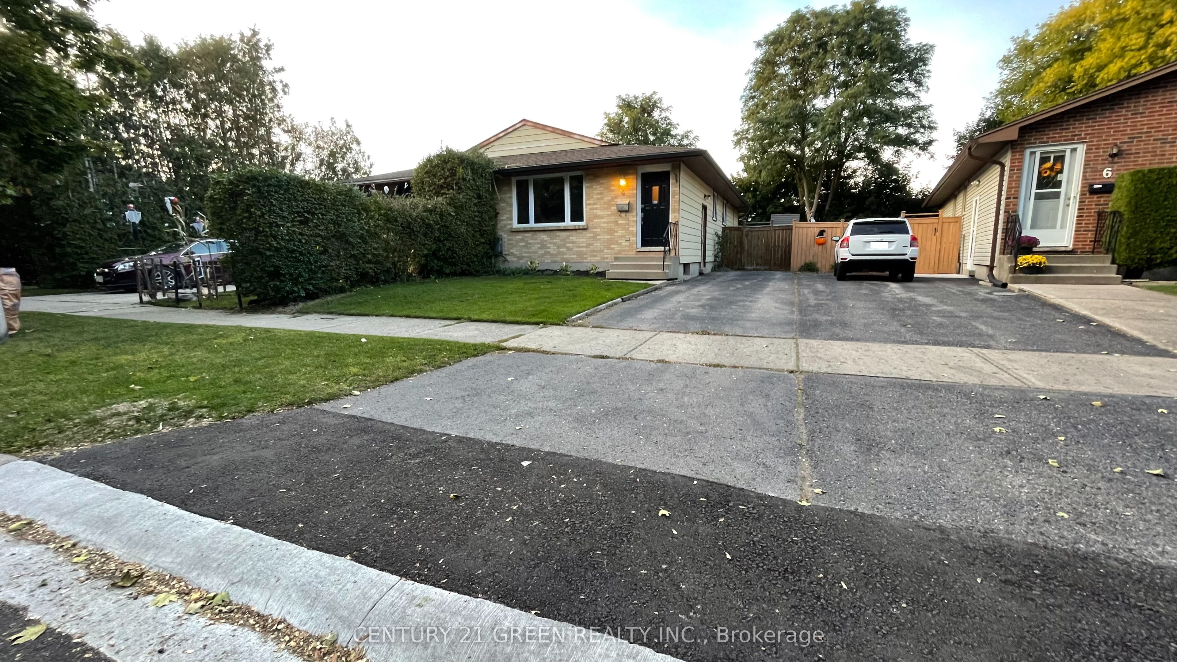 4 Wenlock Crescent Property Photo 1