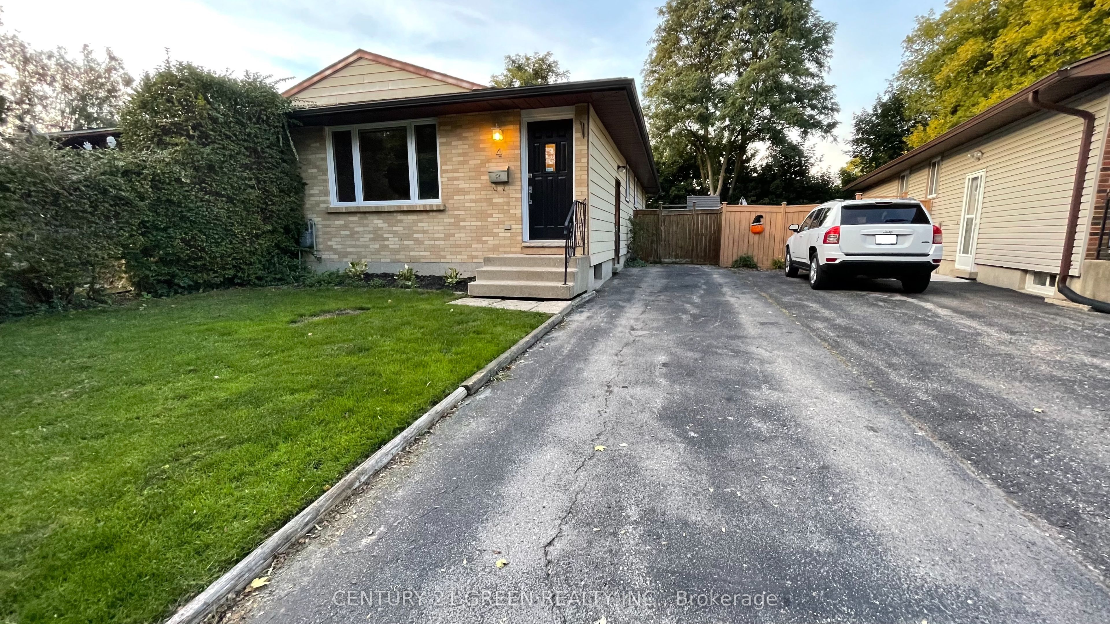4 Wenlock Crescent Property Photo 2