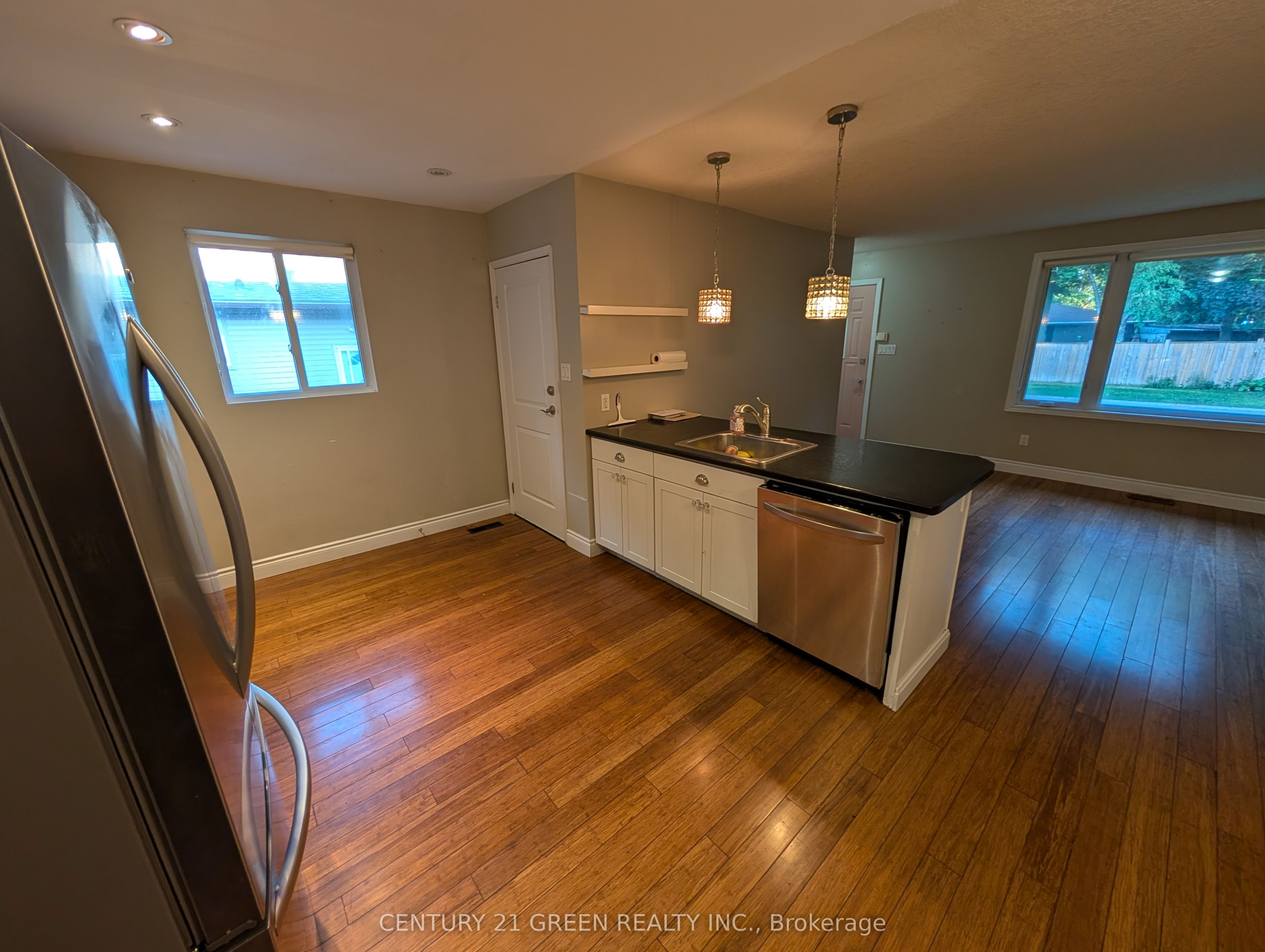 4 Wenlock Crescent Property Photo 6