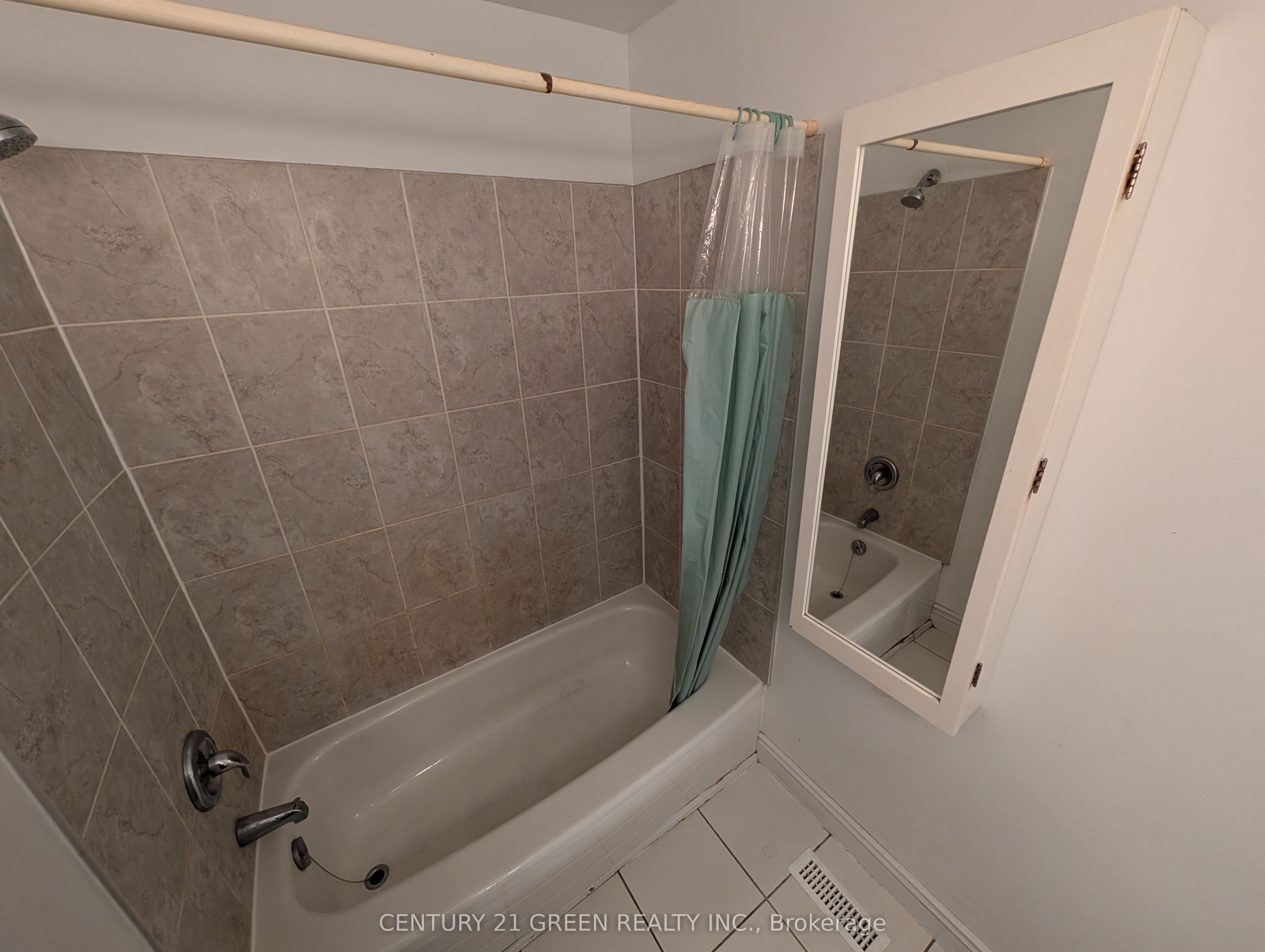 4 Wenlock Crescent Property Photo 9