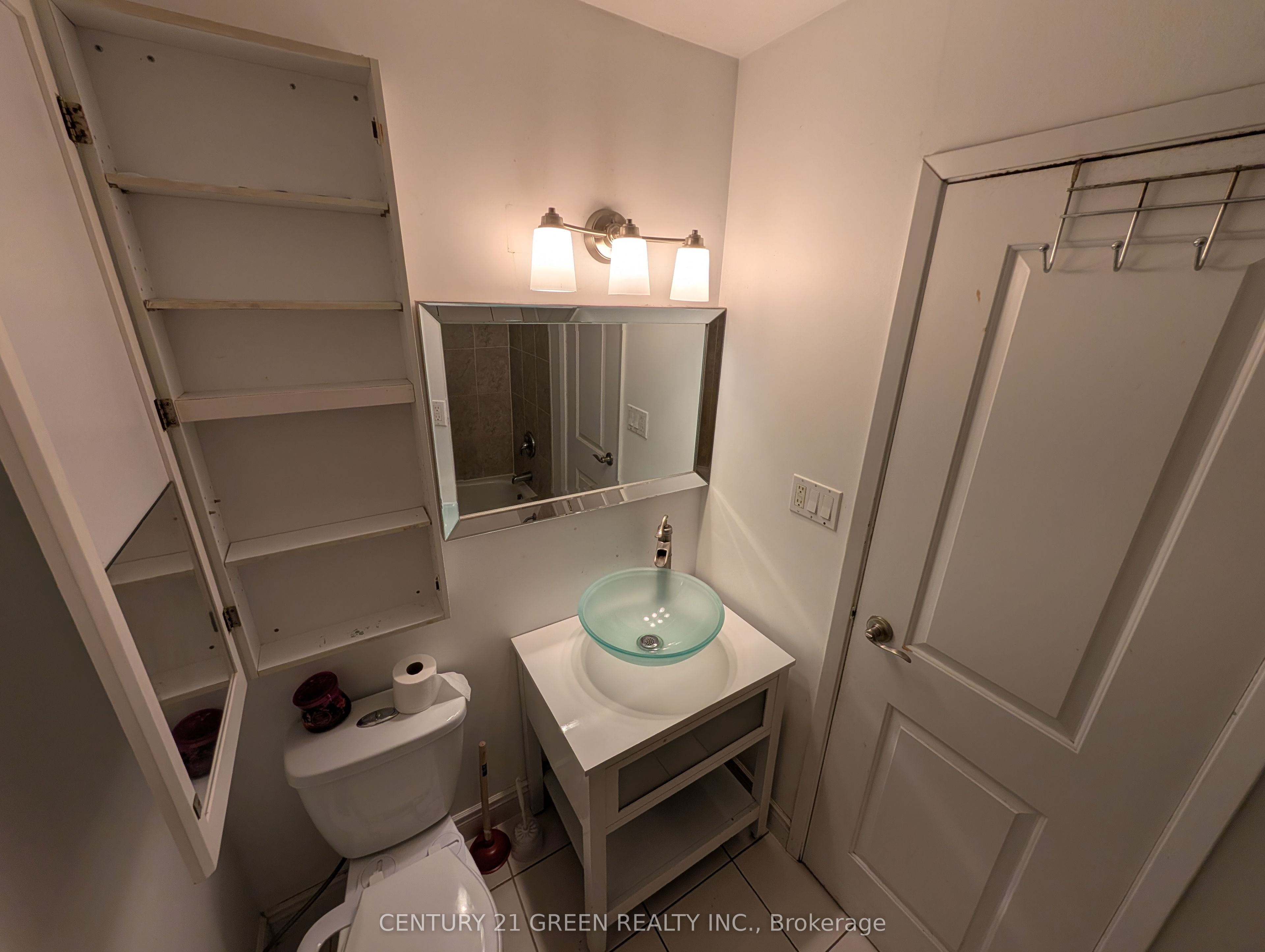4 Wenlock Crescent Property Photo 10