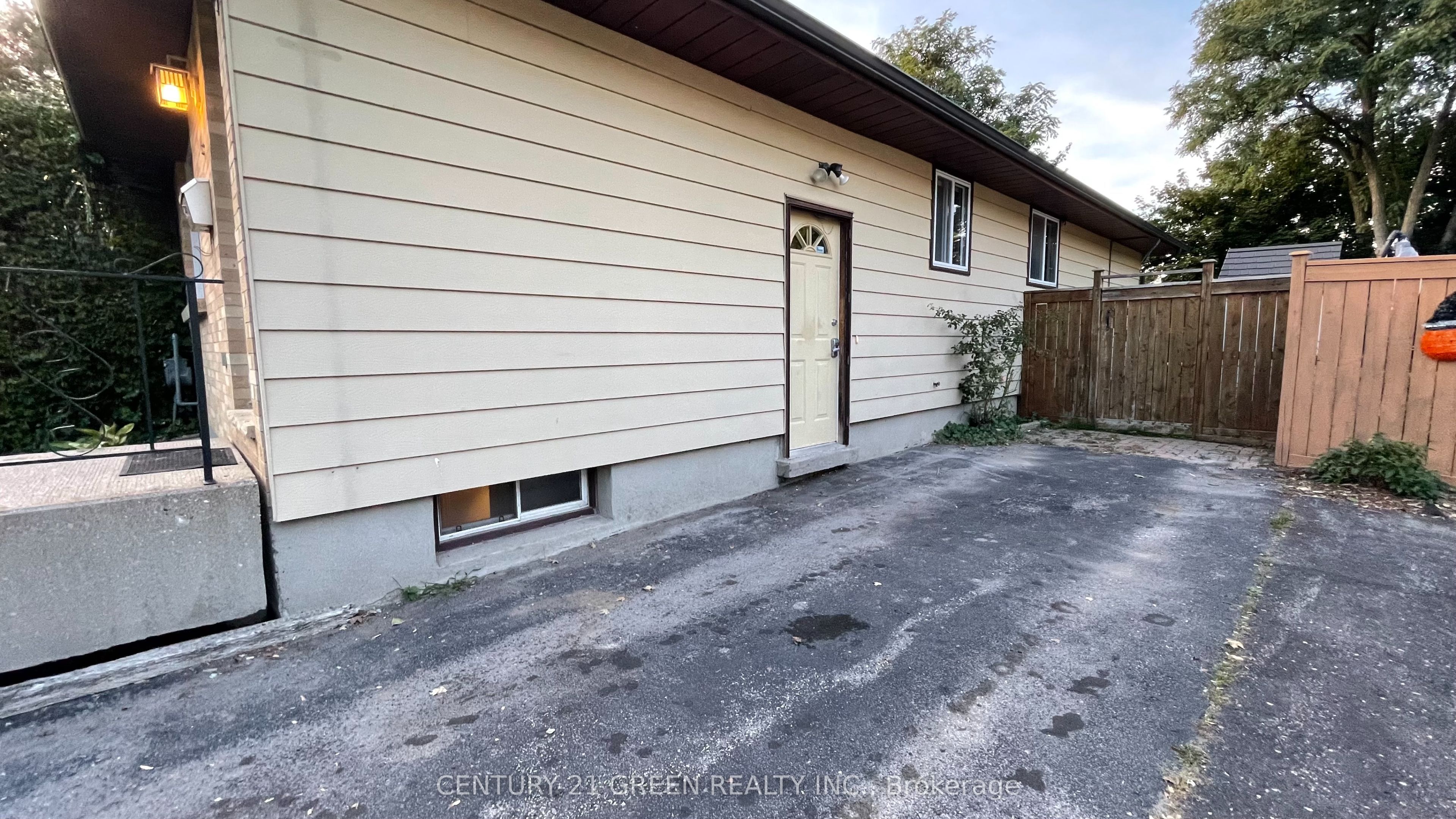4 Wenlock Crescent Property Photo 17
